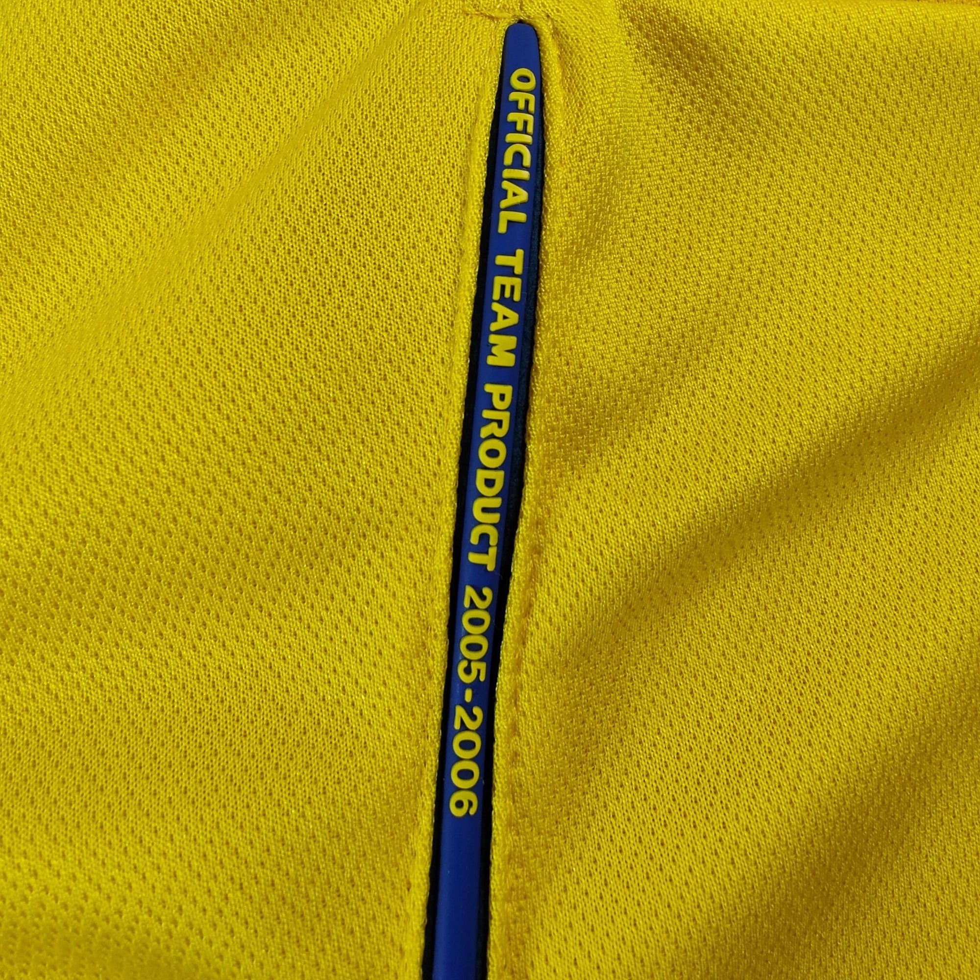 2005 - 06 Sweden Home Shirt Larsson 11 - 9/10 - (XL) - Eternal Pitch