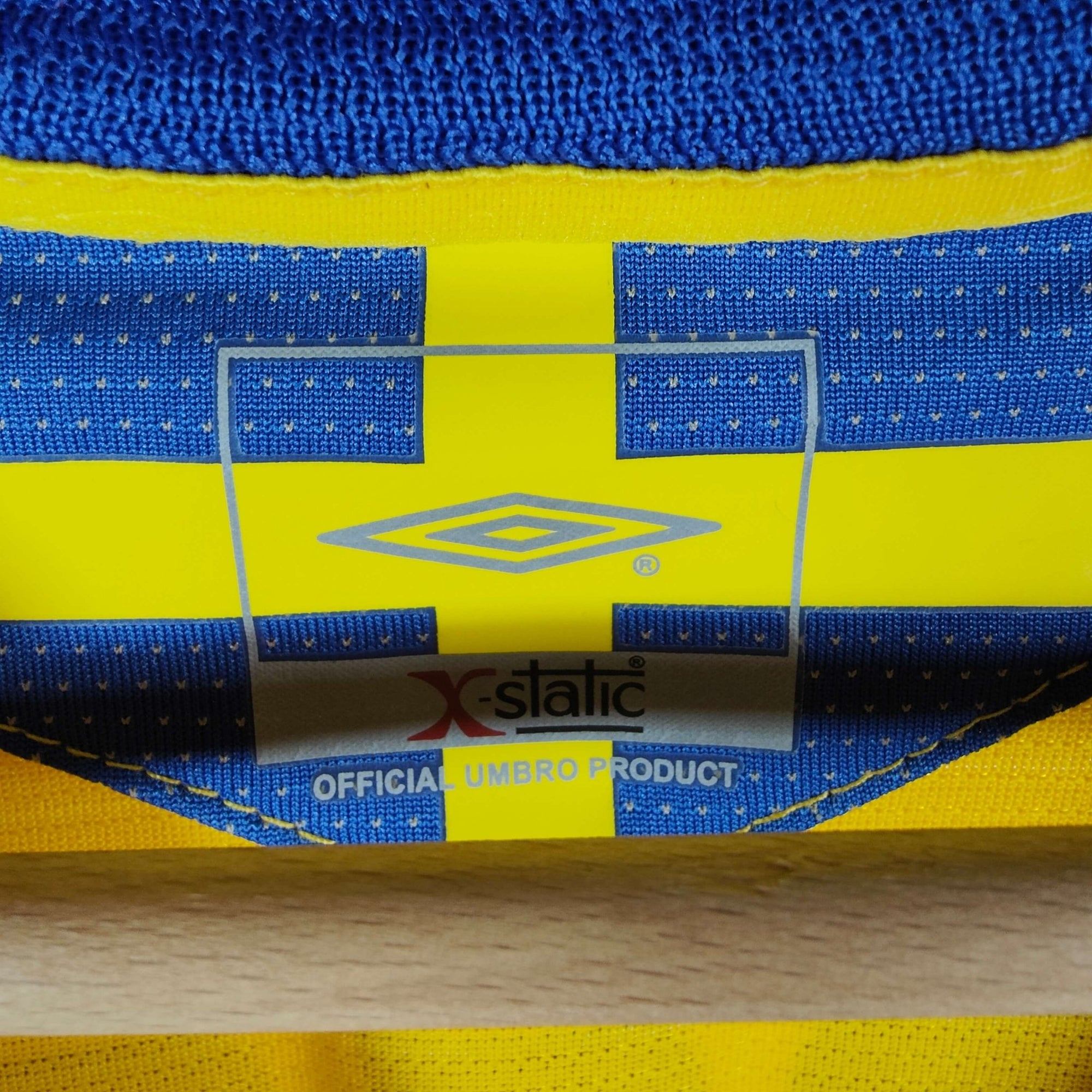 2005 - 06 Sweden Home Shirt Larsson 11 - 9/10 - (XL) - Eternal Pitch