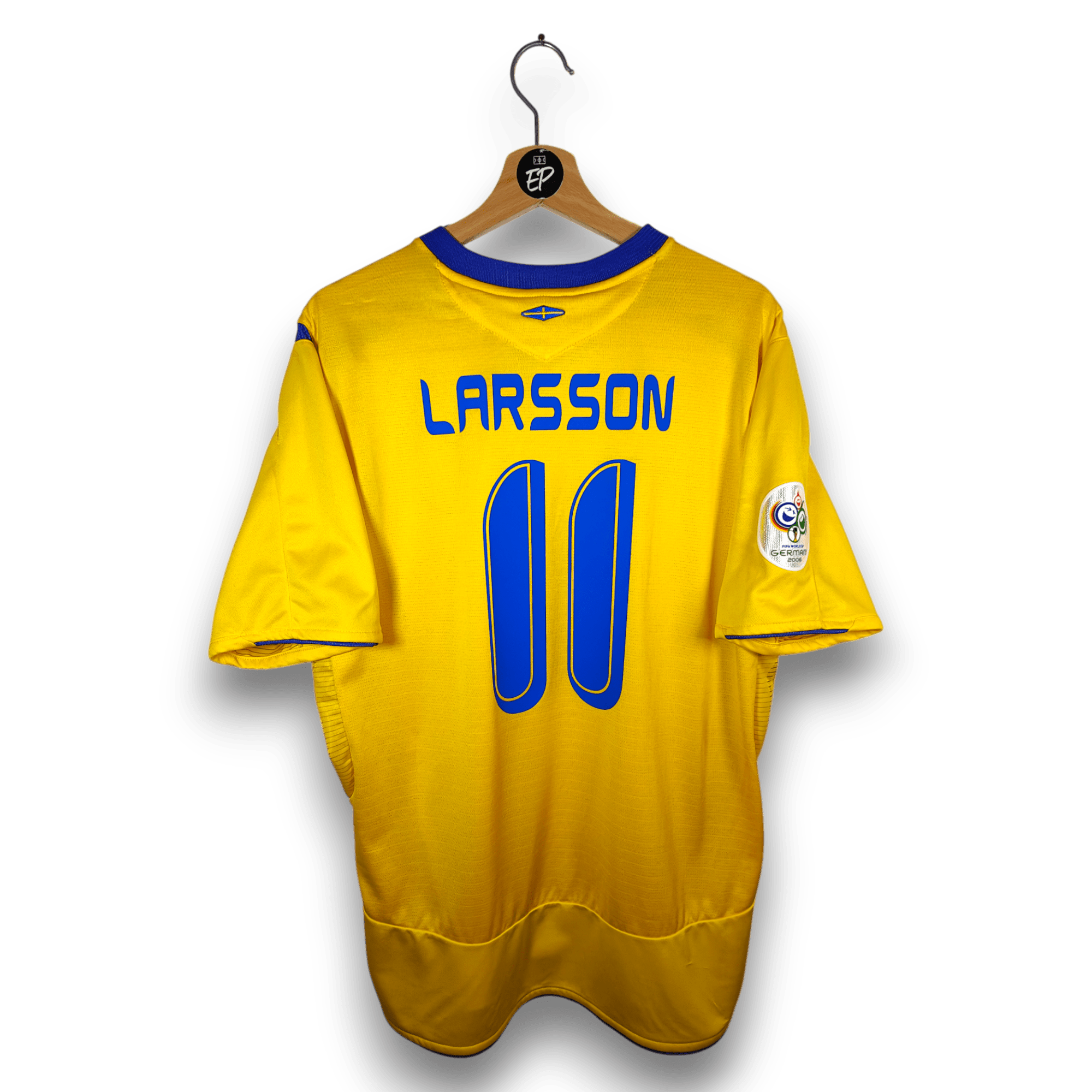 2005 - 06 Sweden Home Shirt Larsson 11 - 9/10 - (XL) - Eternal Pitch