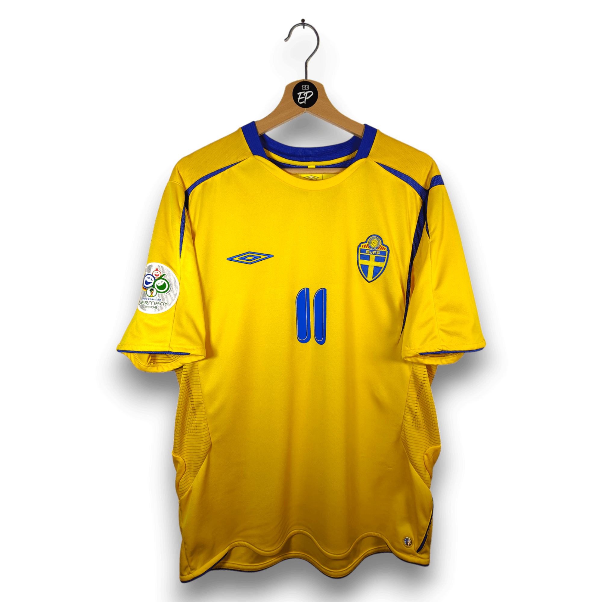 2005 - 06 Sweden Home Shirt Larsson 11 - 9/10 - (XL) - Eternal Pitch