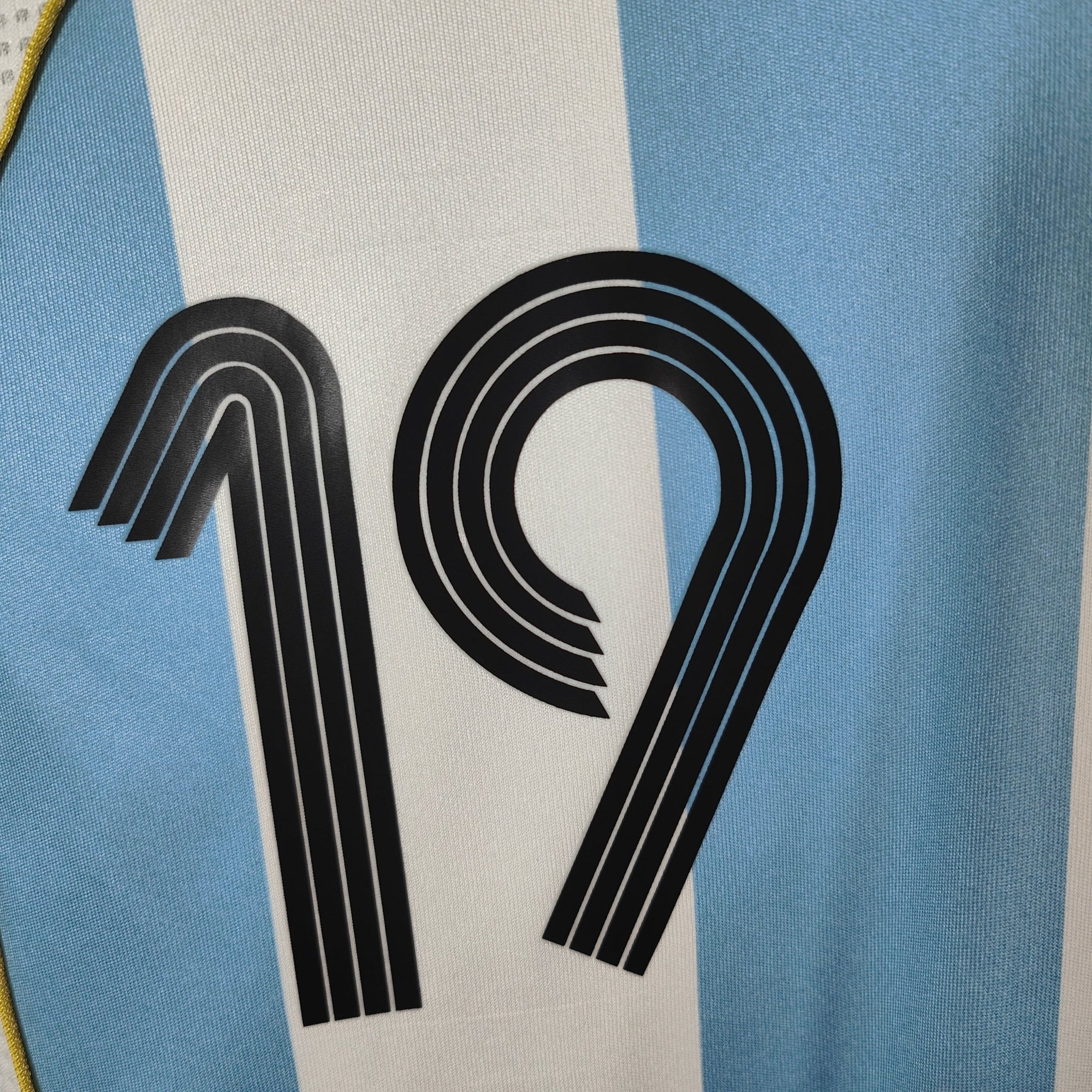 2005 - 07 Argentina Home Shirt Messi 19 - 9/10 - (M) - Eternal Pitch