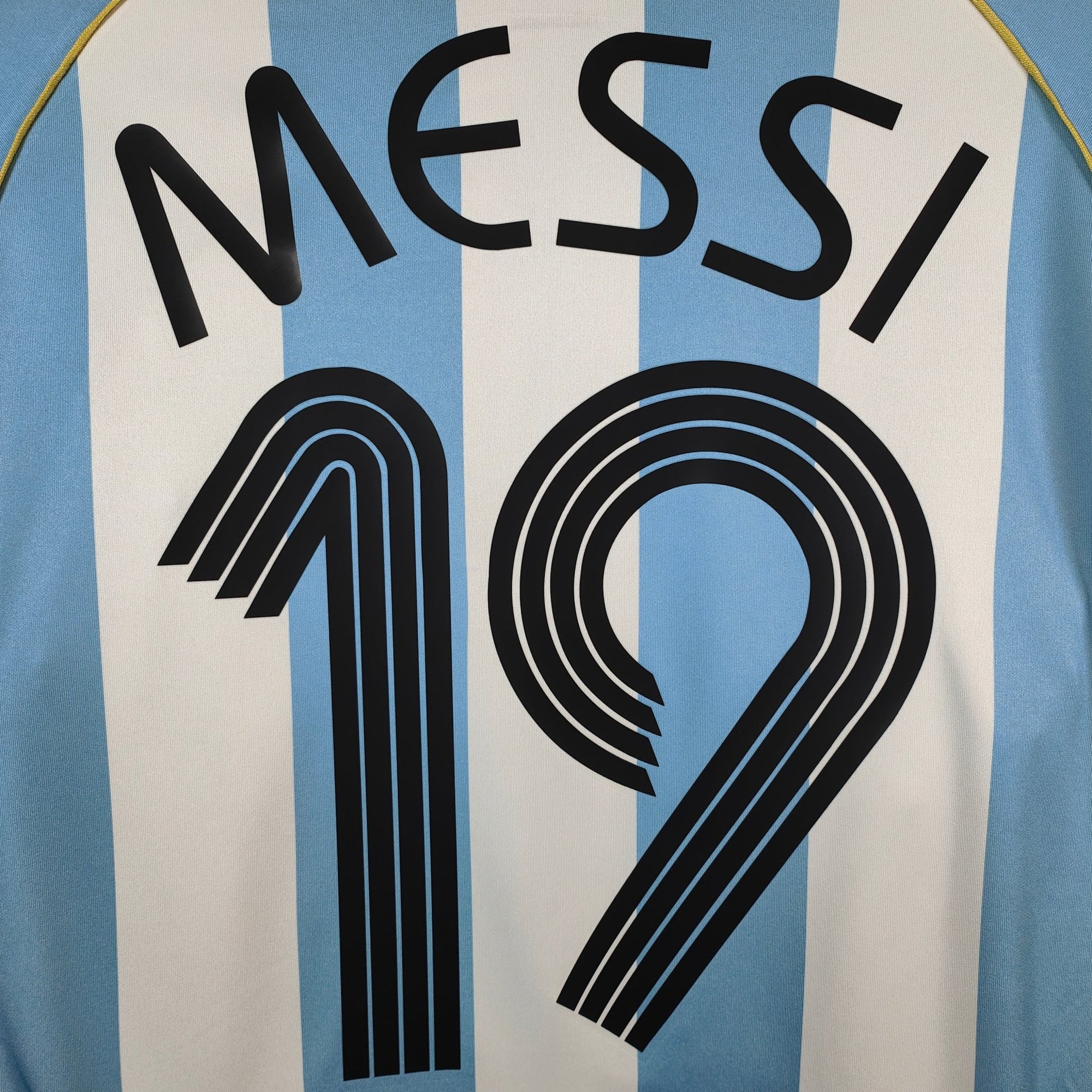 2005 - 07 Argentina Home Shirt Messi 19 - 9/10 - (M) - Eternal Pitch