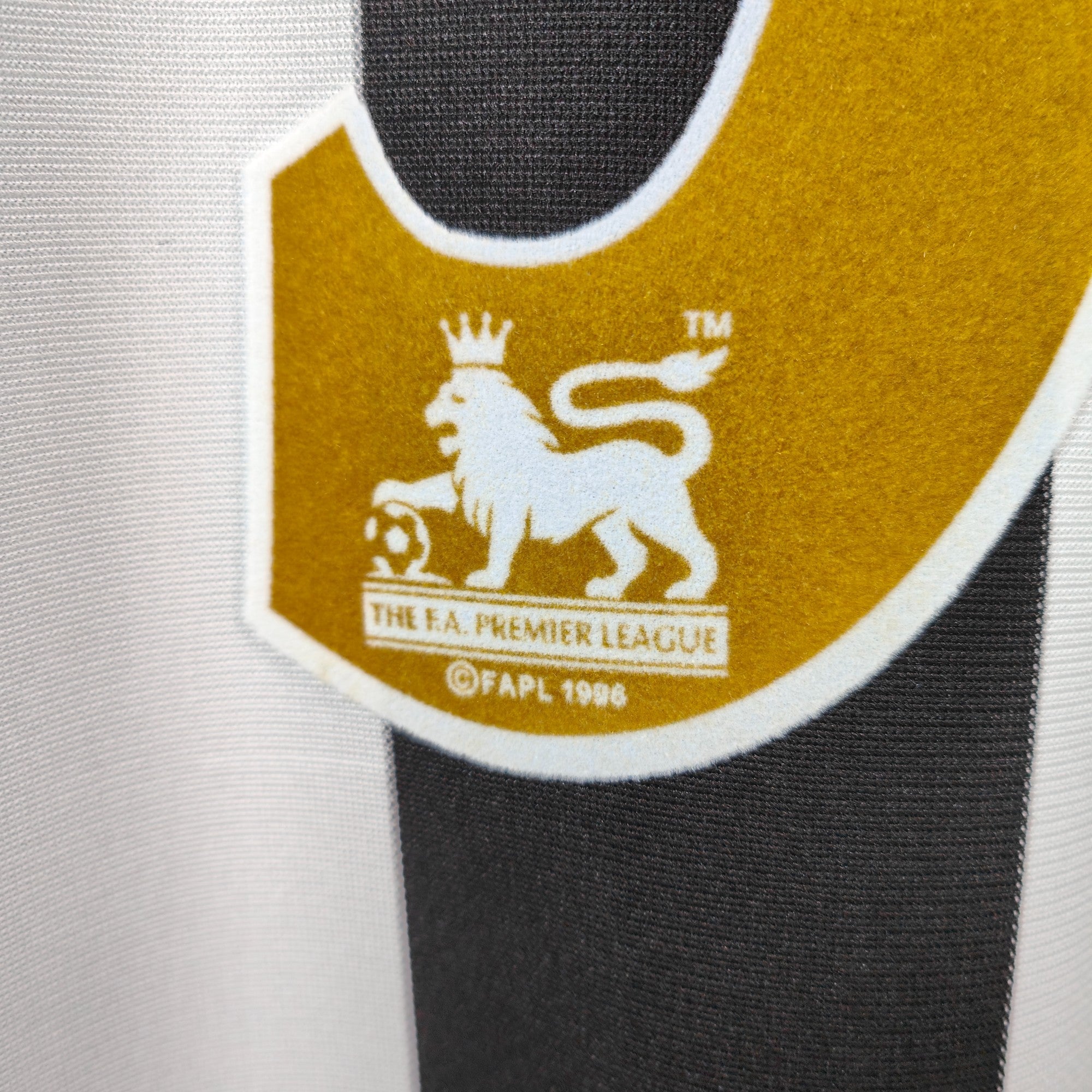 2005 - 07 Newcastle Home Shirt Shearer 9 (L) - Eternal Pitch