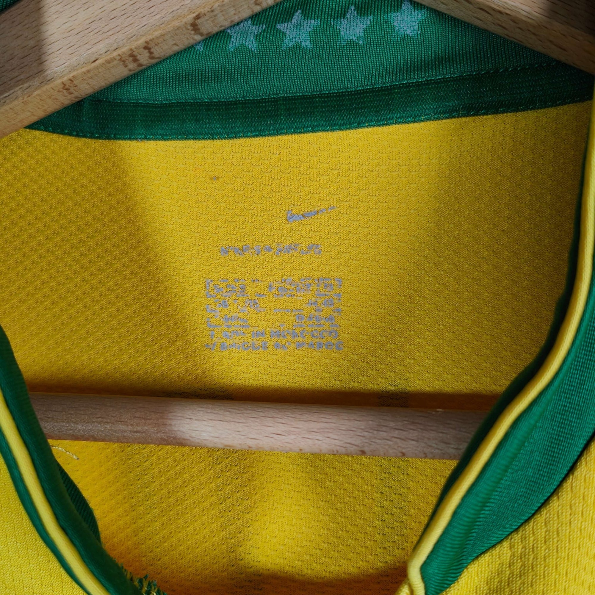 2006 - 08 Brazil Home Shirt Ronaldinho 10 - 7.5/10 - (S) - Eternal Pitch