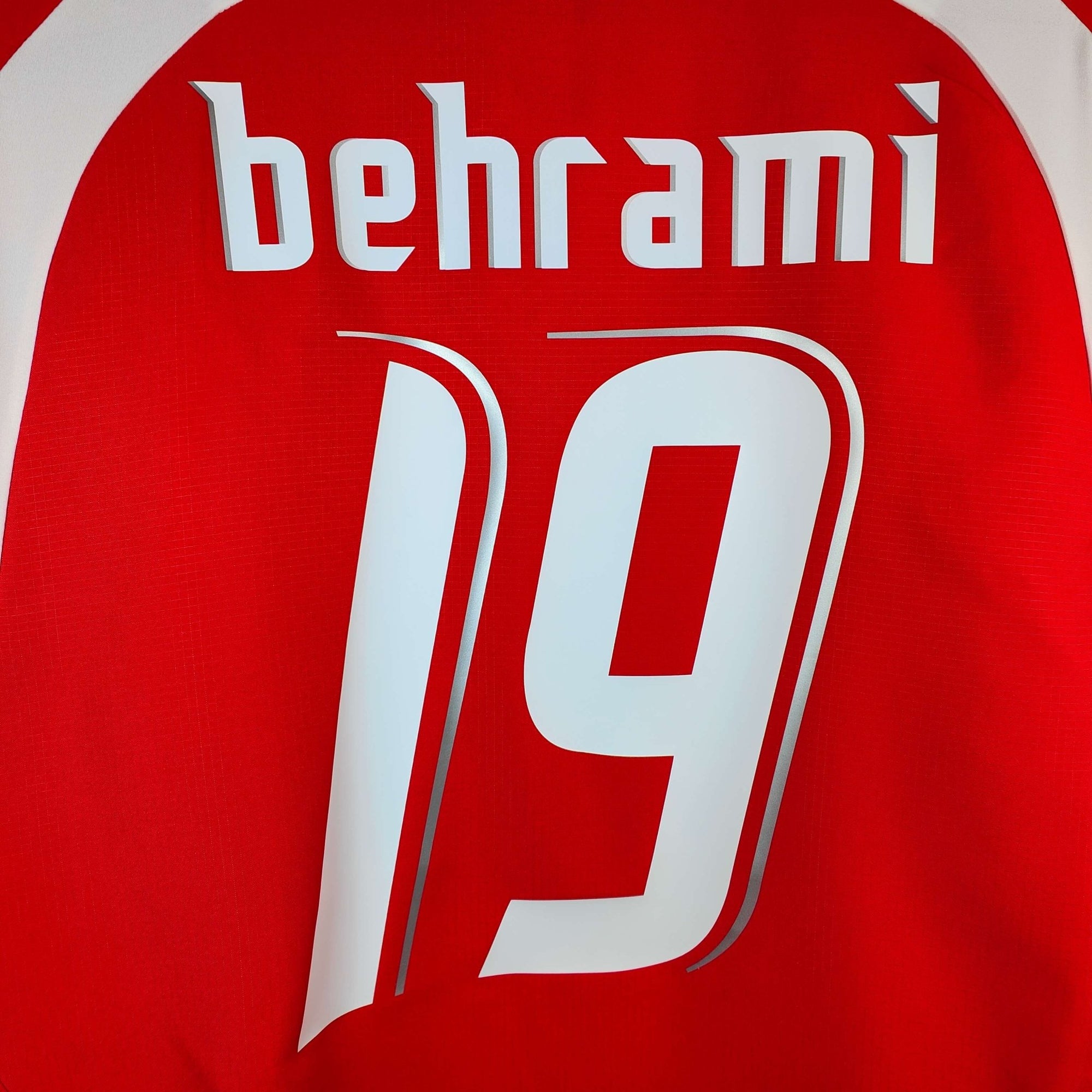 2006 - 08 Switzerland Home Shirt Behrami 19 - 9.5/10 - (L) - Eternal Pitch