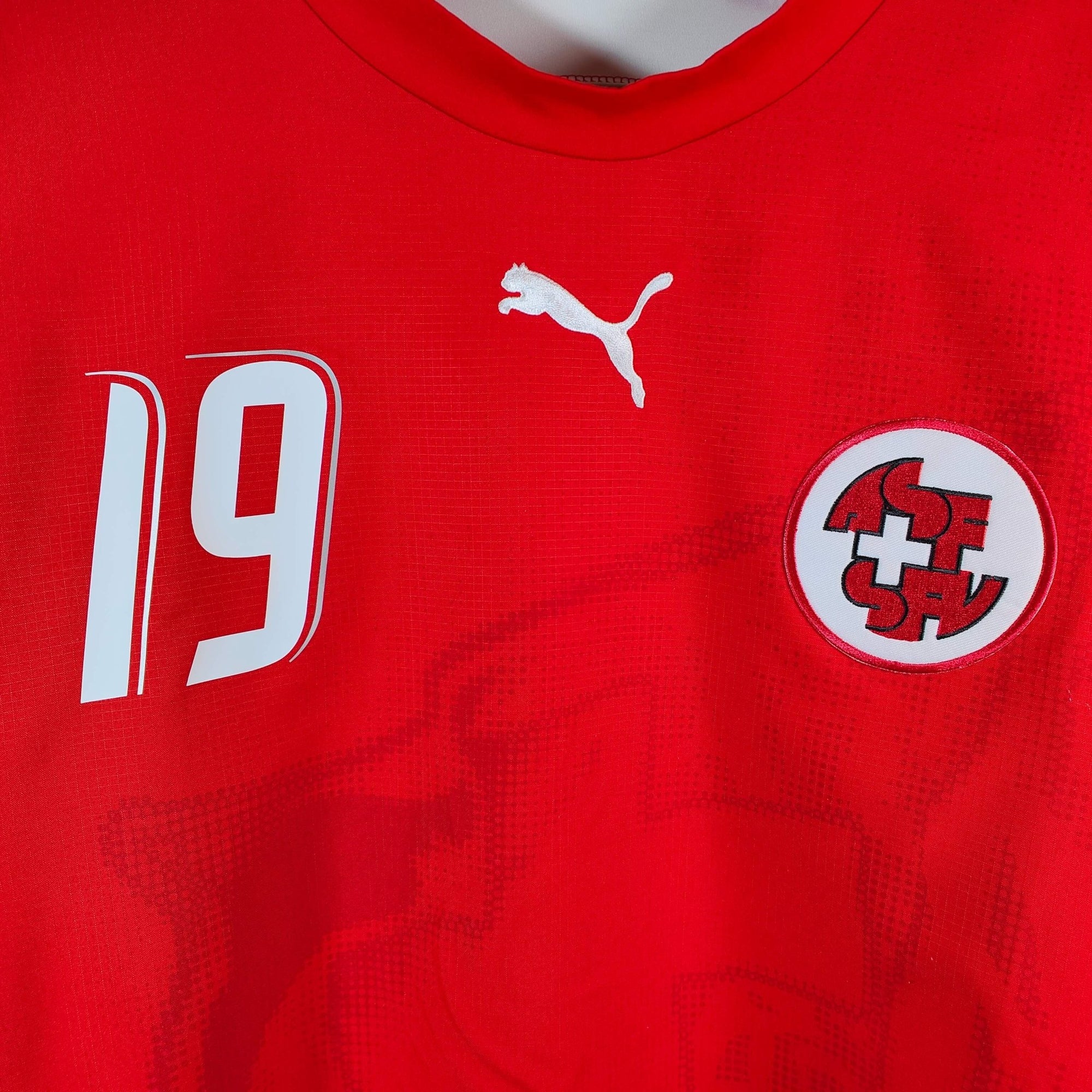 2006 - 08 Switzerland Home Shirt Behrami 19 - 9.5/10 - (L) - Eternal Pitch