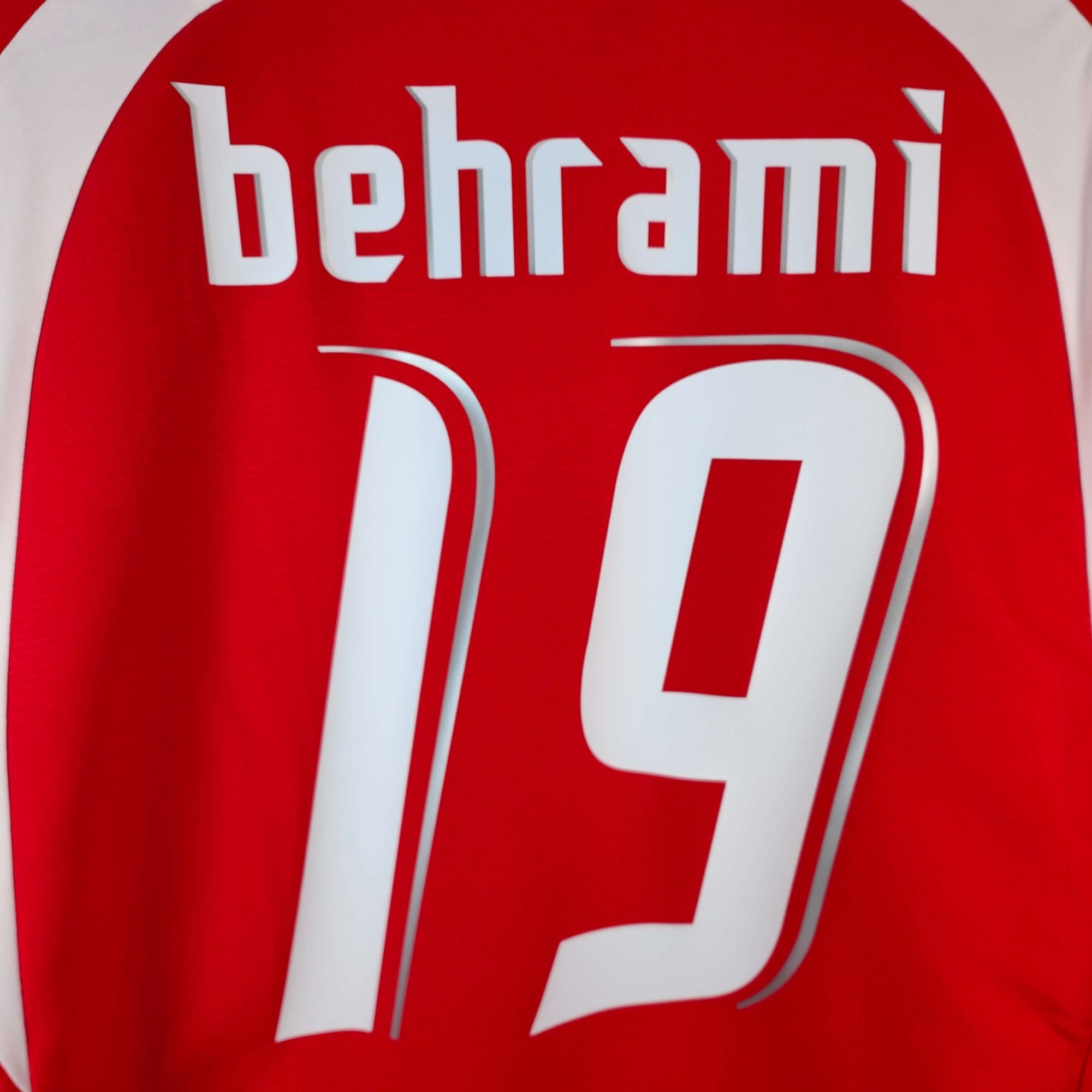 2006 - 08 Switzerland Home Shirt Behrami 19 - 9.5/10 - (M) - Eternal Pitch