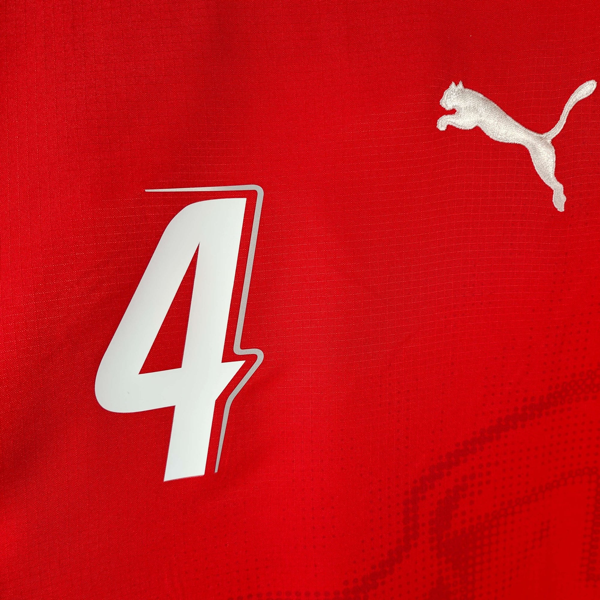 2006 - 08 Switzerland Home Shirt Senderos 4 - 9/10 - (M) - Eternal Pitch