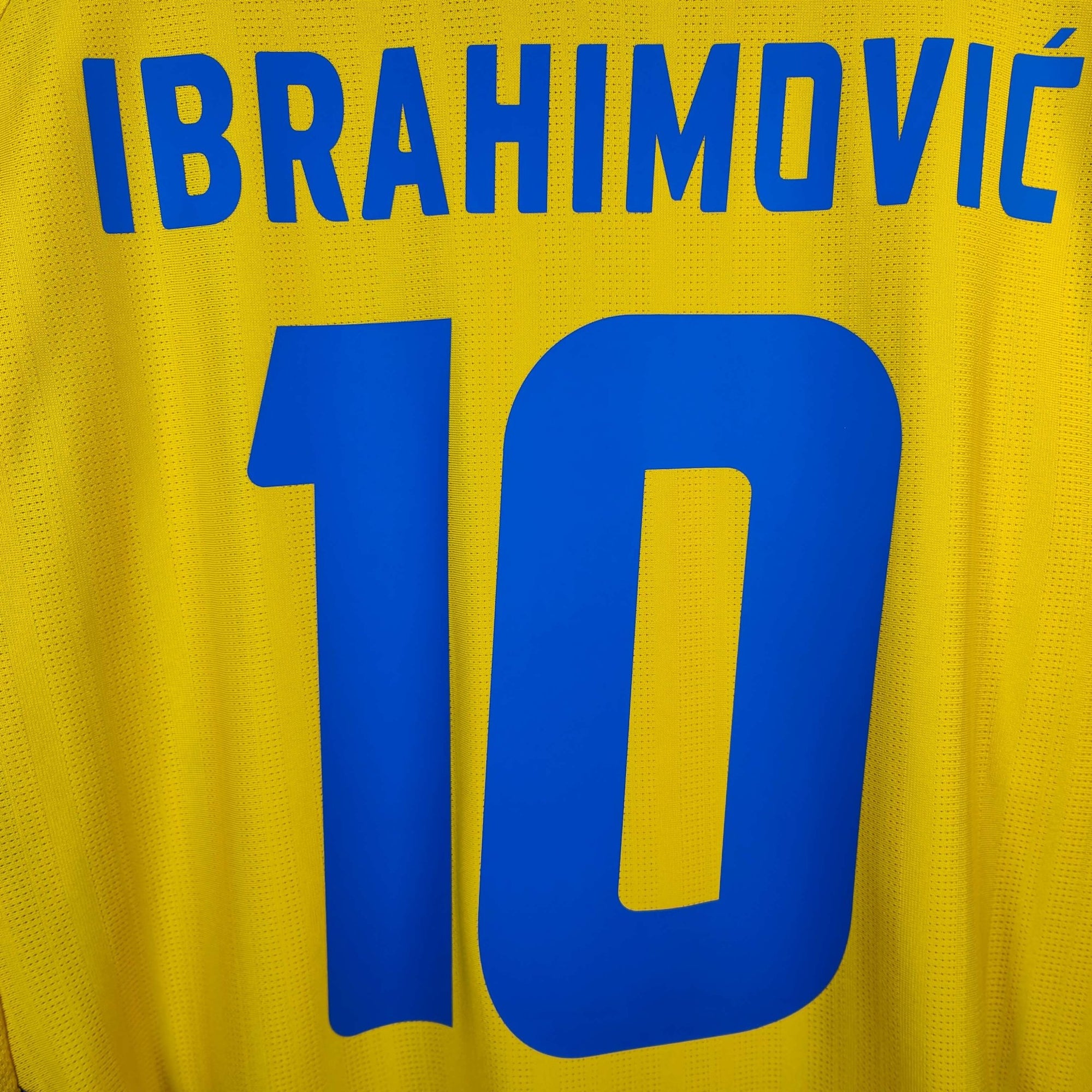 2007 - 09 Sweden Home Shirt Ibrahimovic 10 - 9/10 - (M) - Eternal Pitch