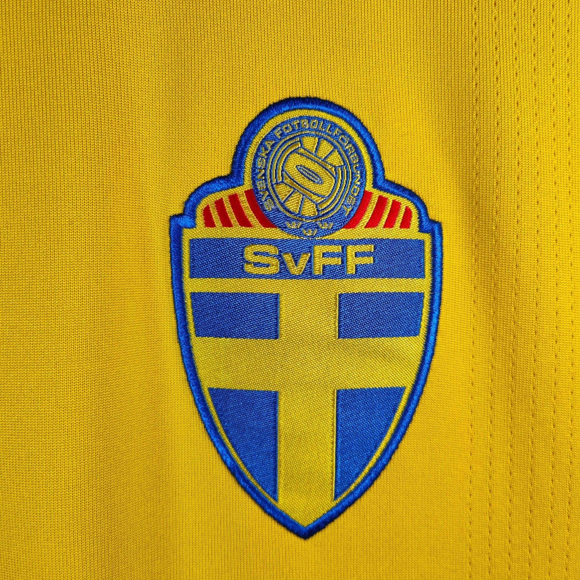 2007 - 09 Sweden Home Shirt Ibrahimovic 10 - 9.5/10 - (XL) - Eternal Pitch