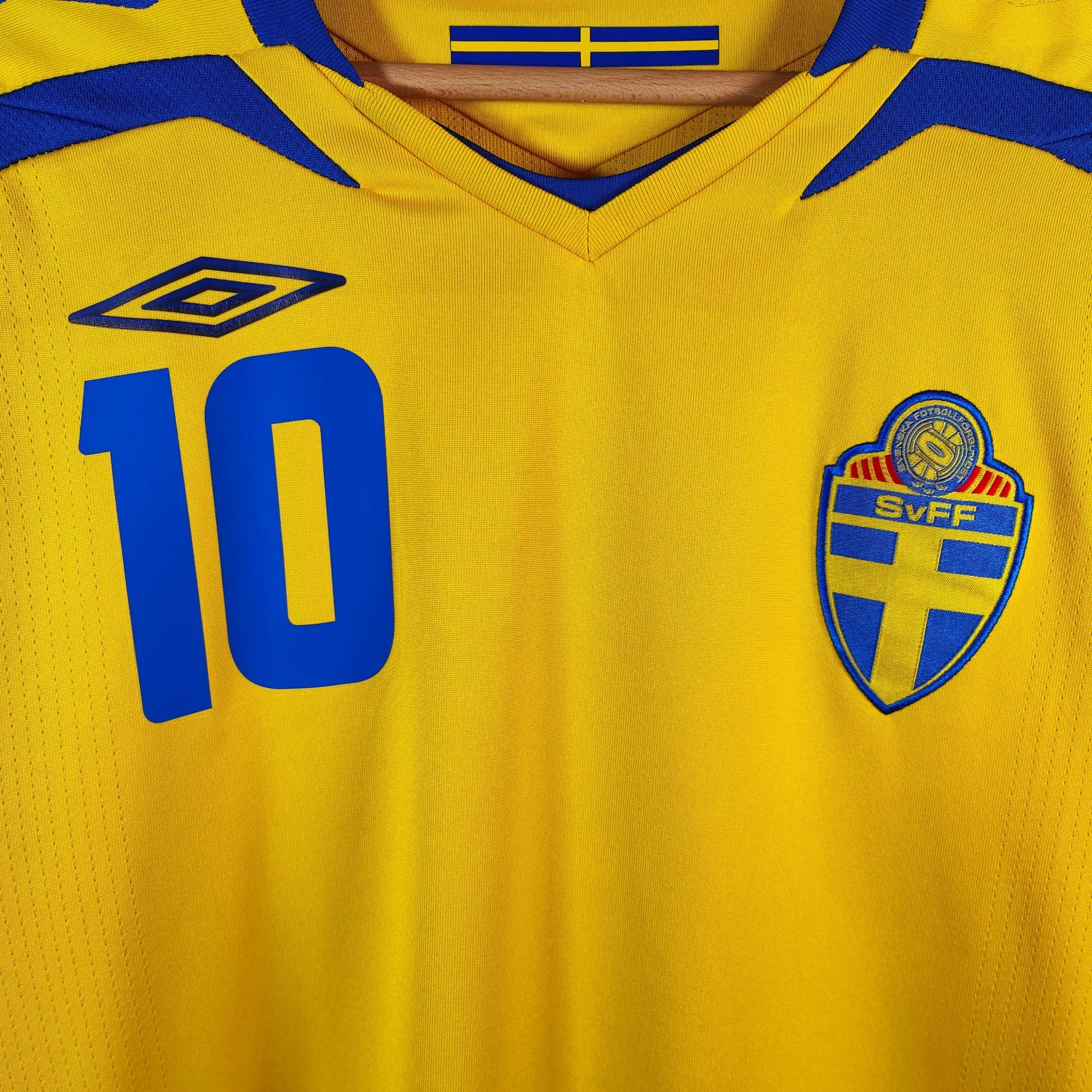 2007 - 09 Sweden Home Shirt Ibrahimovic 10 - 9.5/10 - (XL) - Eternal Pitch