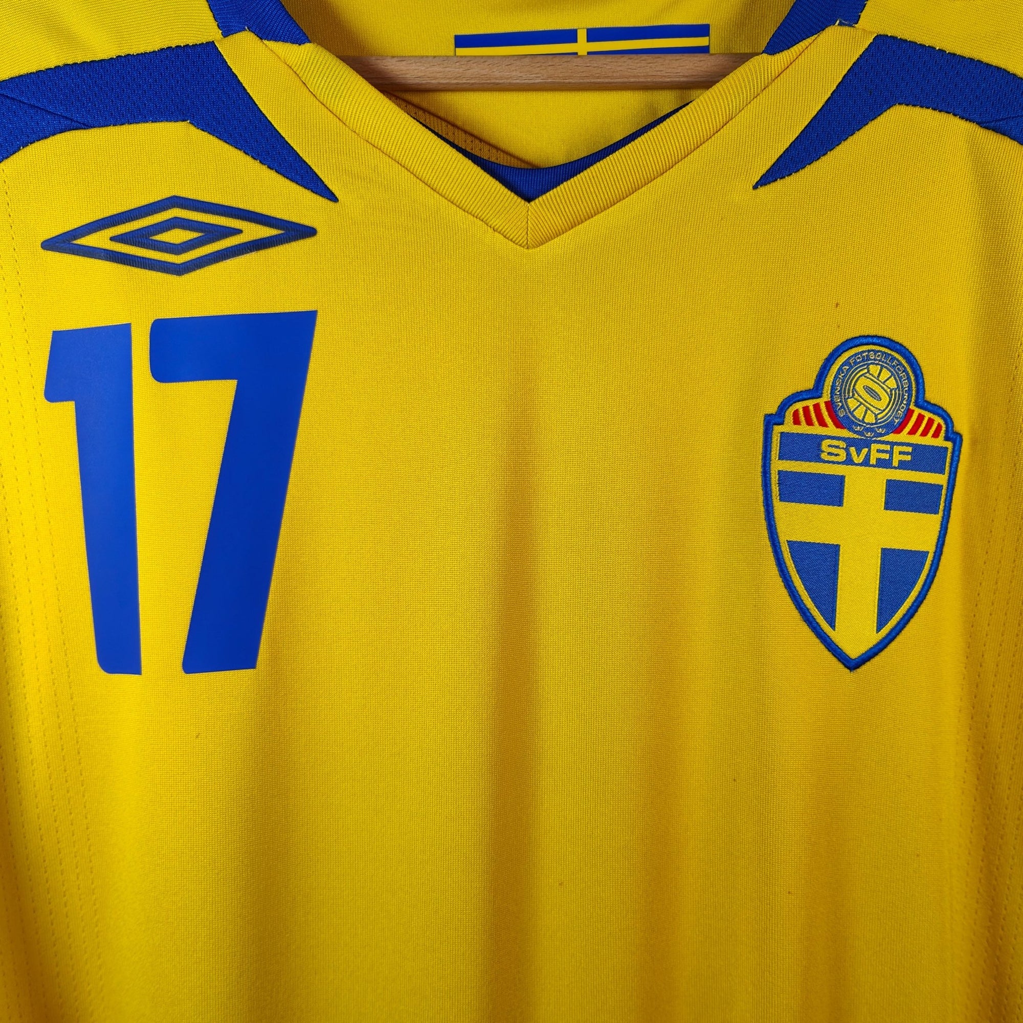 2007 - 09 Sweden Home Shirt Larsson 17 (L) - Eternal Pitch