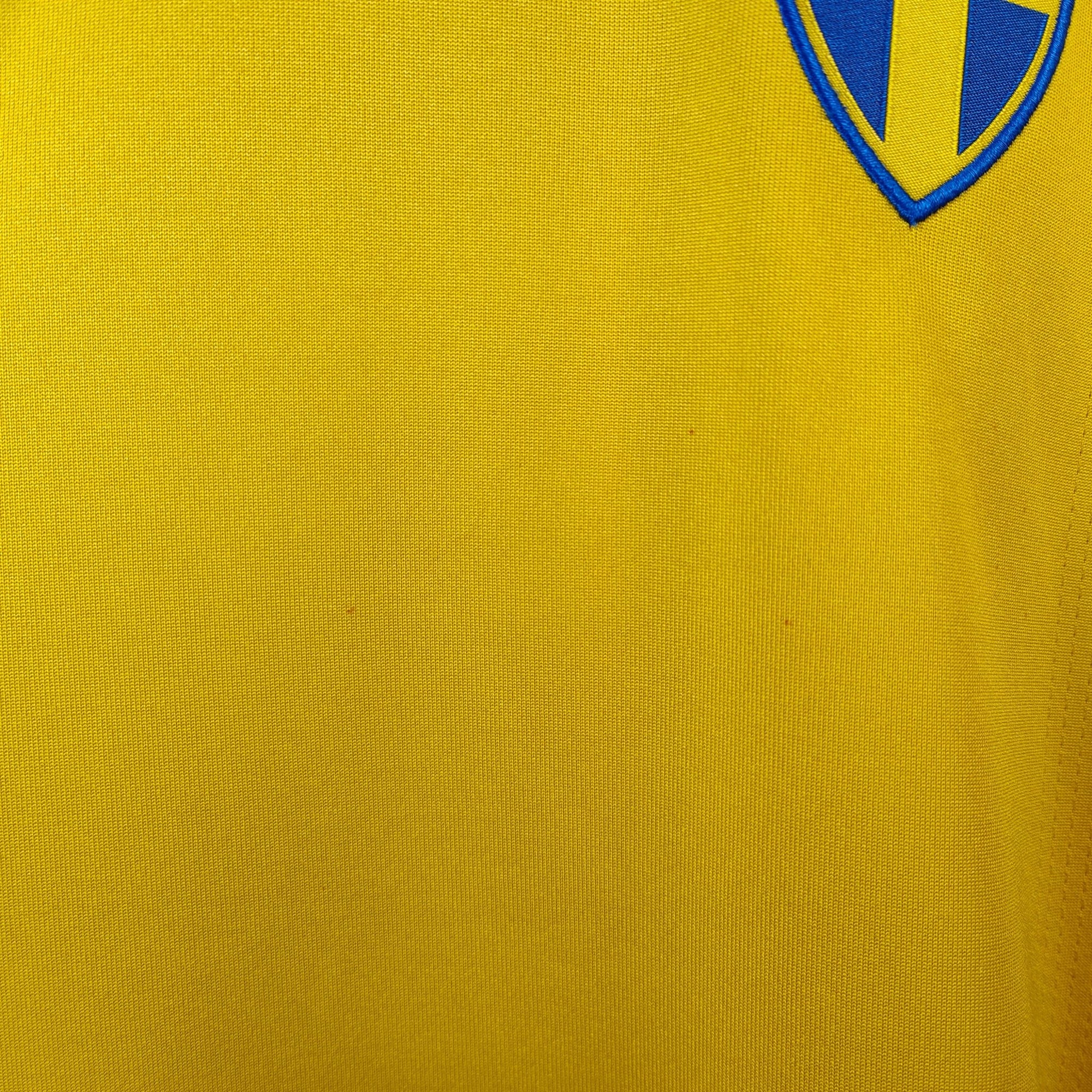 2007 - 09 Sweden Home Shirt Larsson 17 (L) - Eternal Pitch
