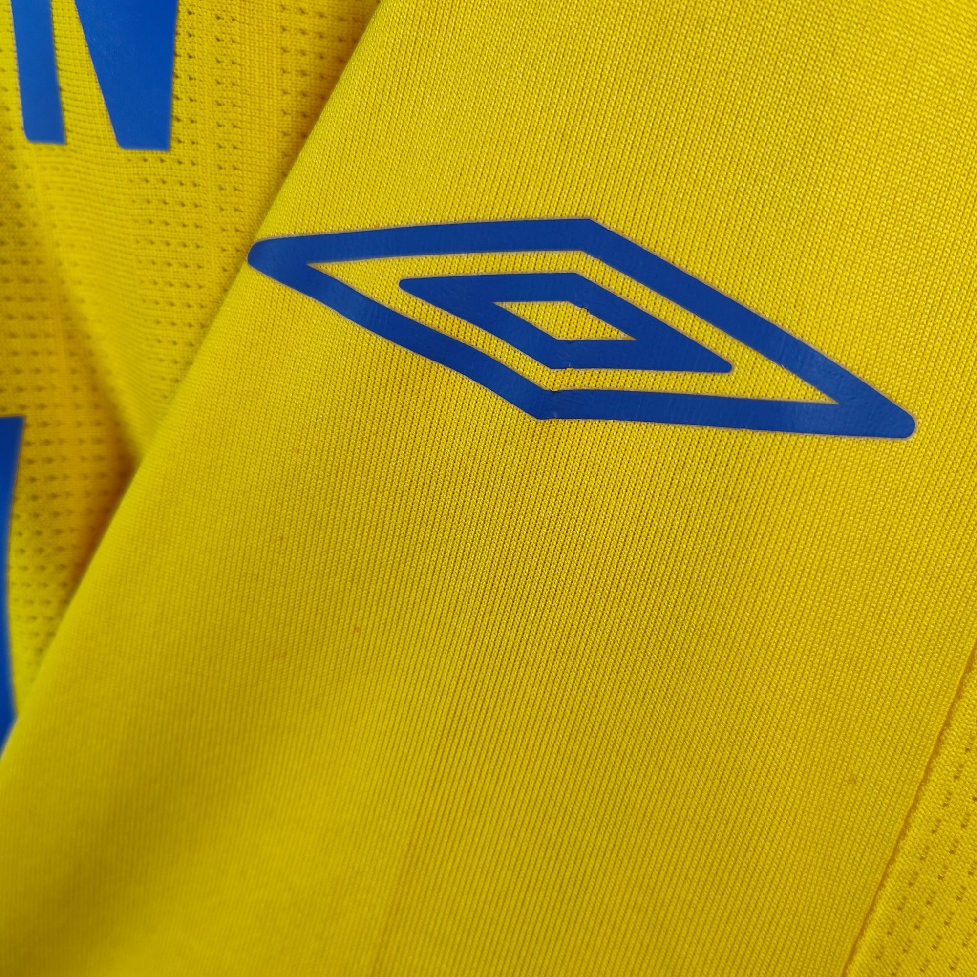 2007 - 09 Sweden Home Shirt Larsson 17 (L) - Eternal Pitch