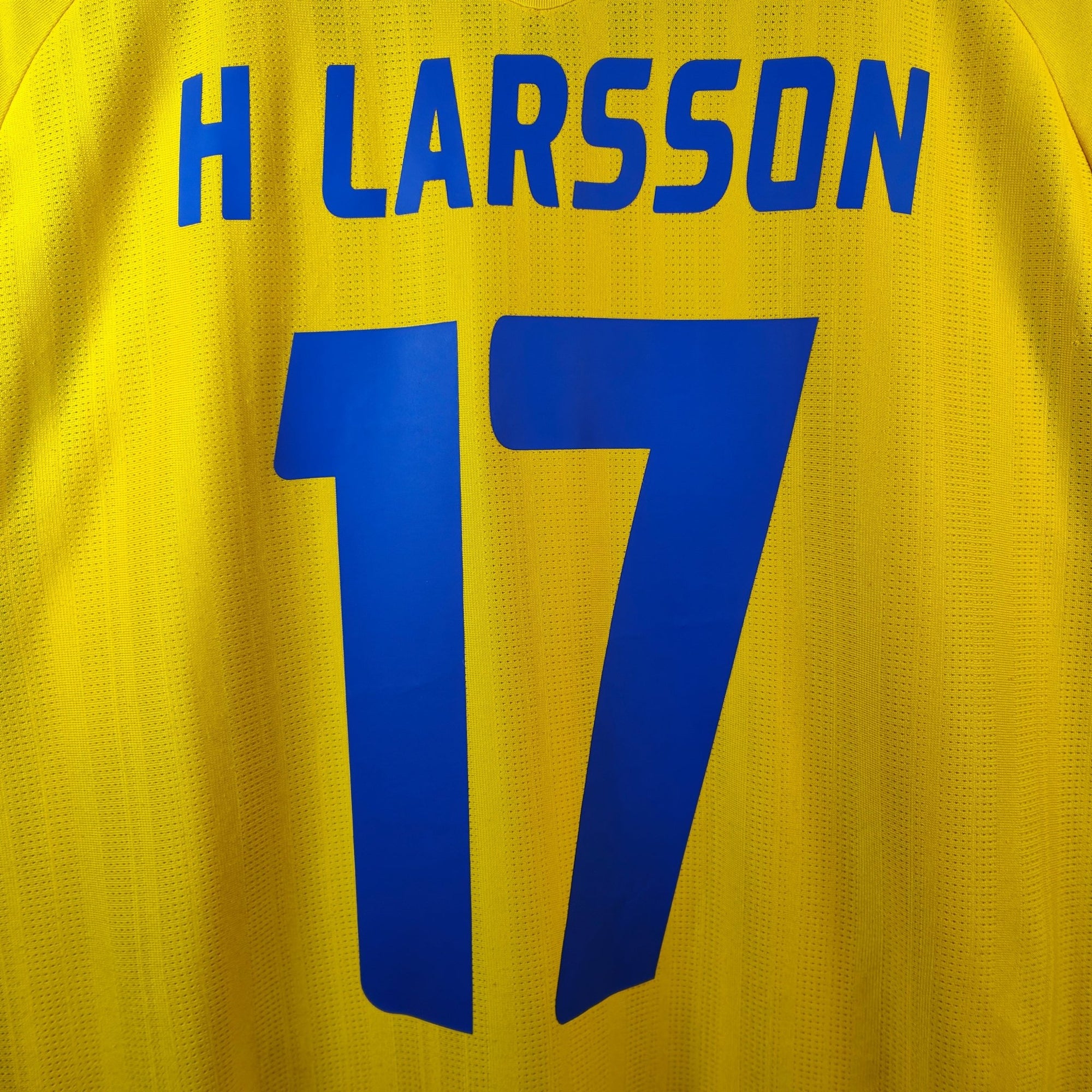 2007 - 09 Sweden Home Shirt Larsson 17 (L) - Eternal Pitch