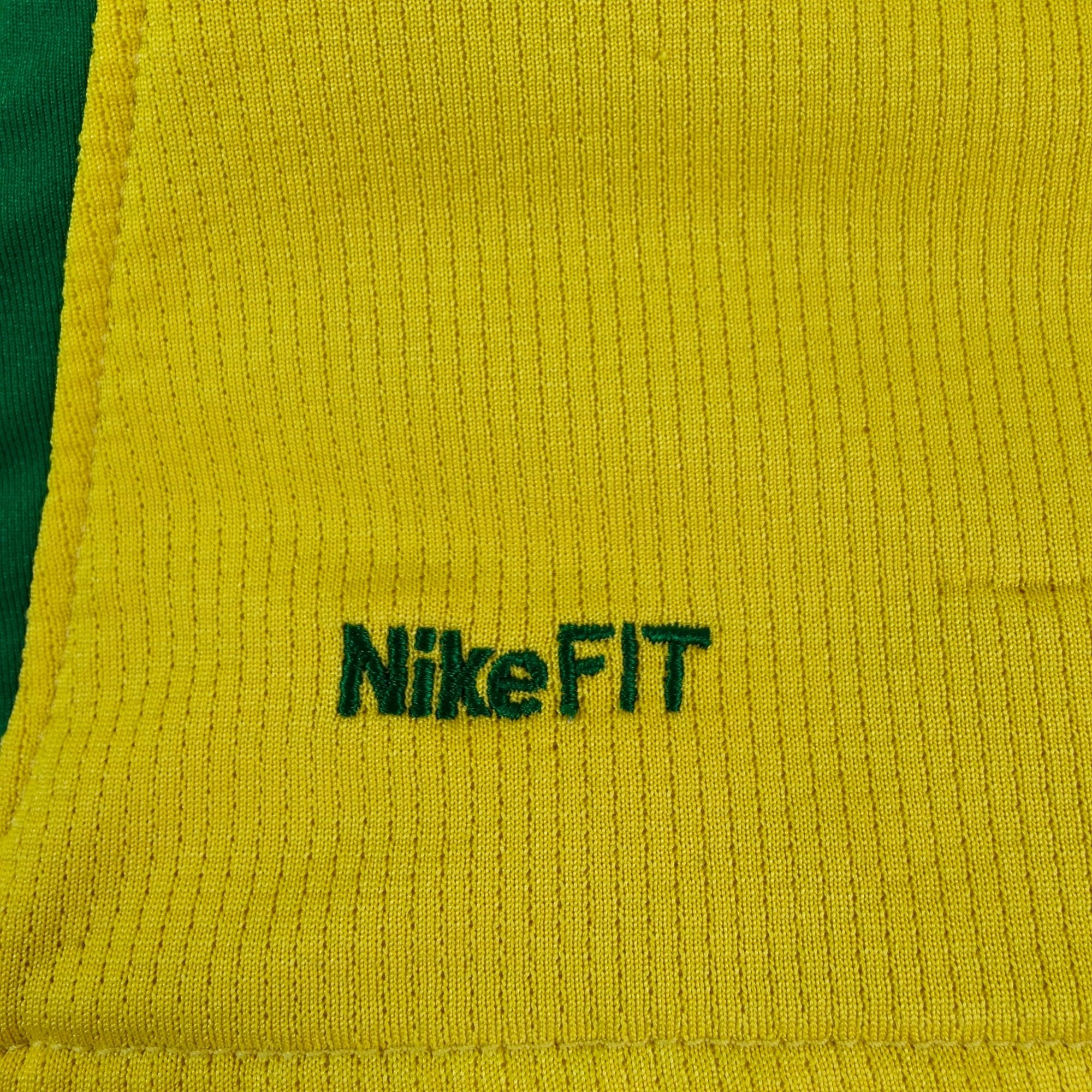 2008 - 10 Brazil Home Shirt Adriano 9 - 8/10 - (L) - Eternal Pitch