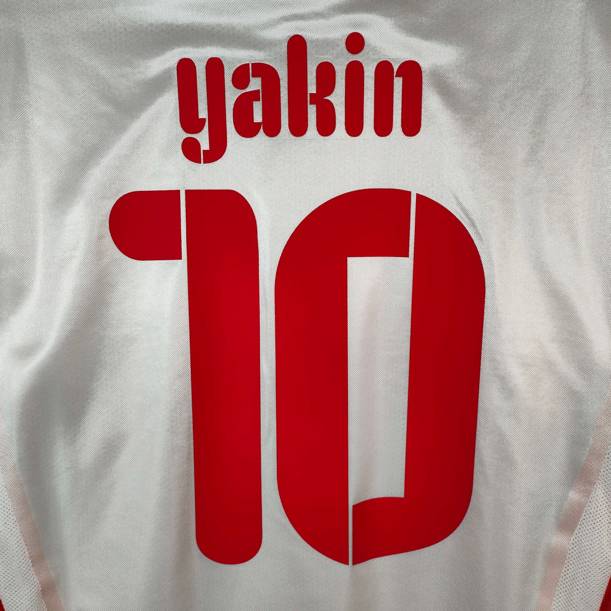 2008 - 10 Switzerland Away Shirt Yakin 10 - 9/10 - (M) - Eternal Pitch