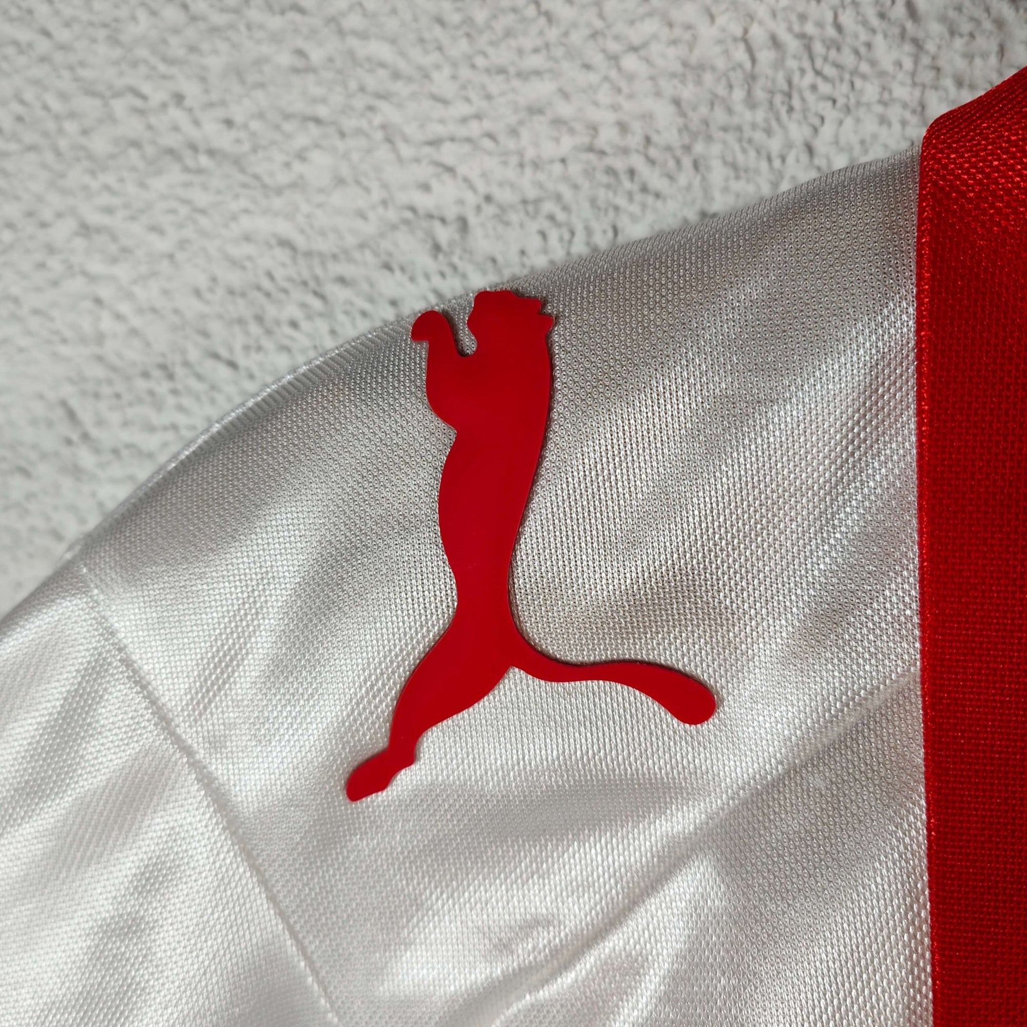 2008 - 10 Switzerland Away Shirt Yakin 10 - 9/10 - (M) - Eternal Pitch
