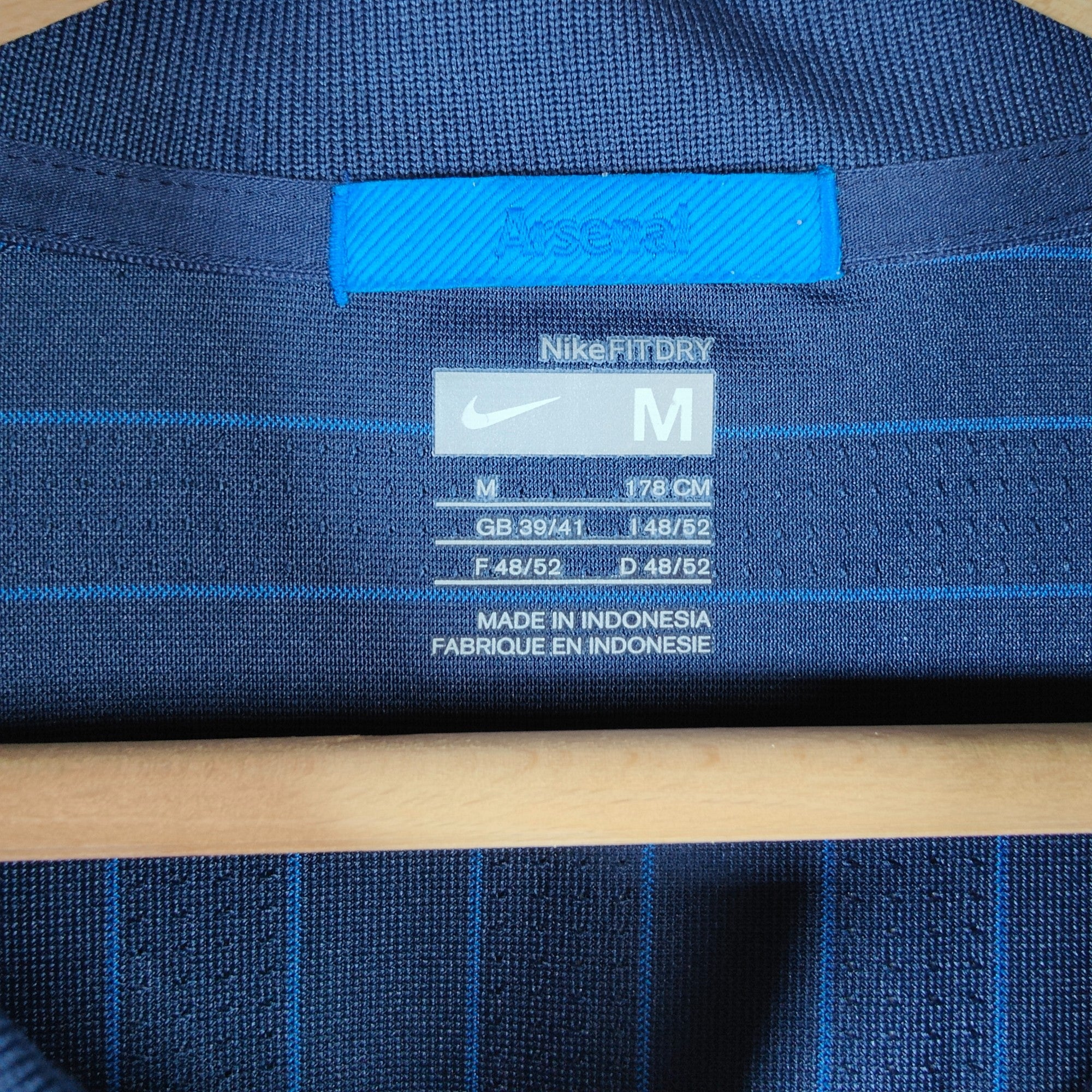 2009 - 10 Arsenal Away Shirt Arshavin 23 (M) - Eternal Pitch