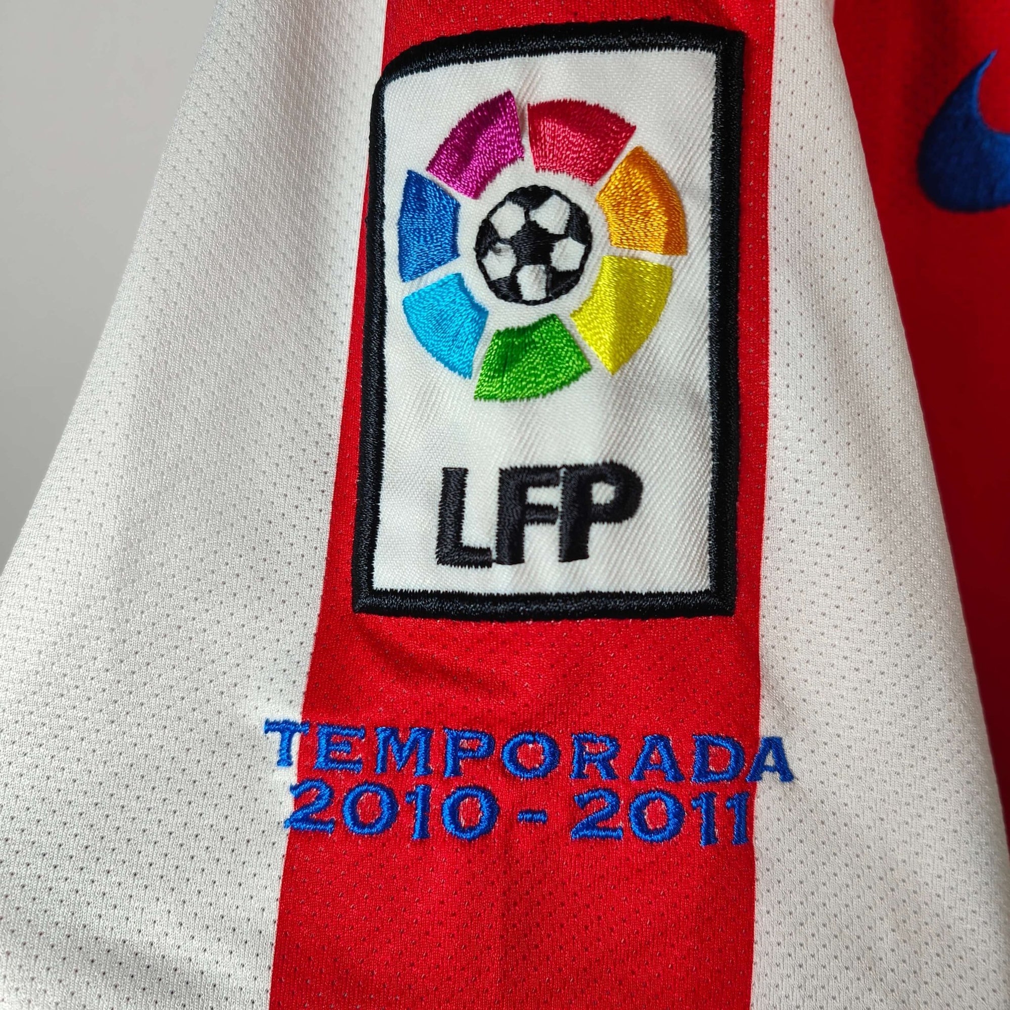 2010 - 11 Atletico Madrid Home Shirt Kun Agüero 10 - 9/10 - (S) - Eternal Pitch