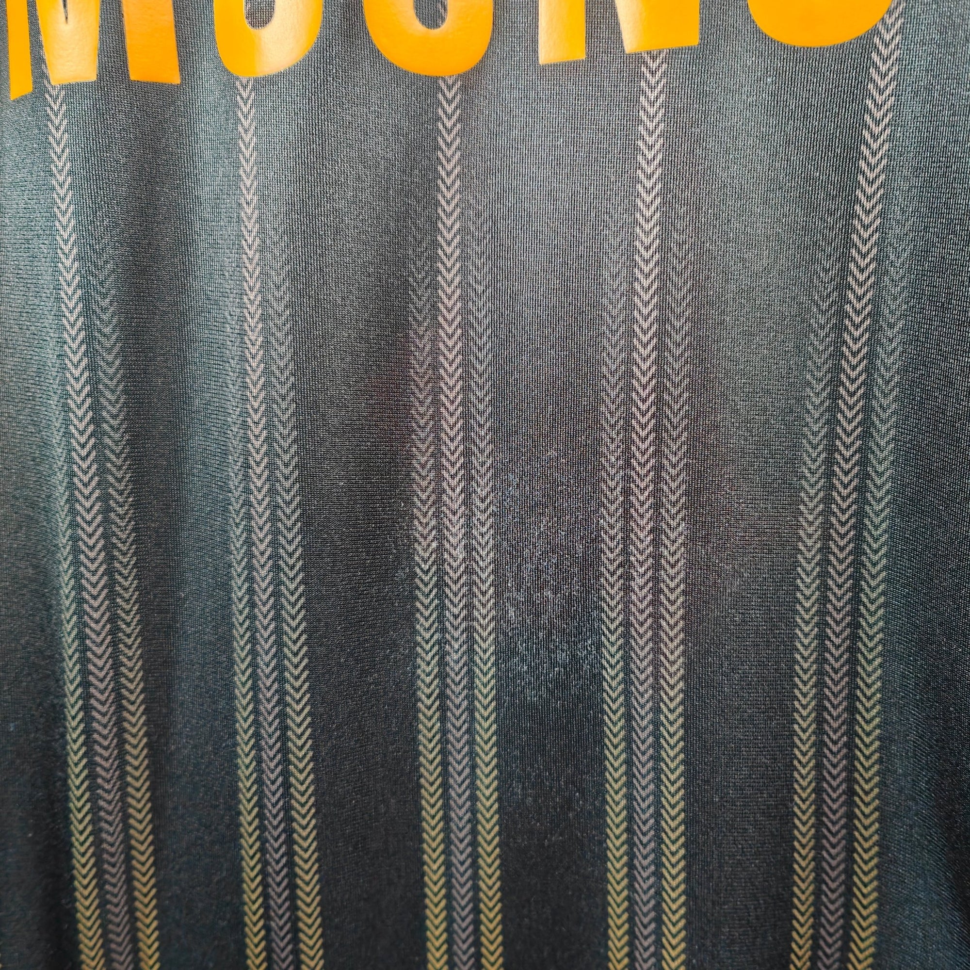 2010 - 11 Chelsea Away LS Shirt Drogba 11 (L) - Eternal Pitch