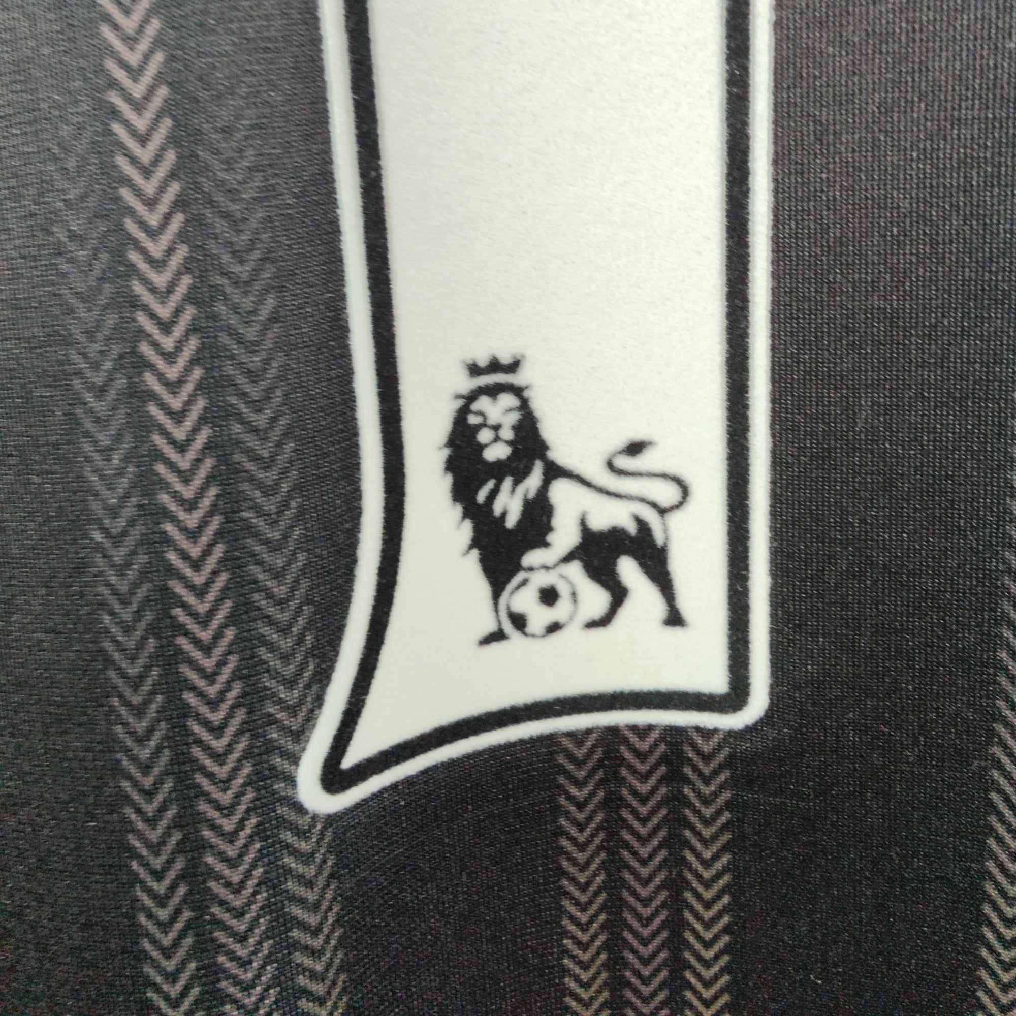 2010 - 11 Chelsea Away LS Shirt Drogba 11 (L) - Eternal Pitch