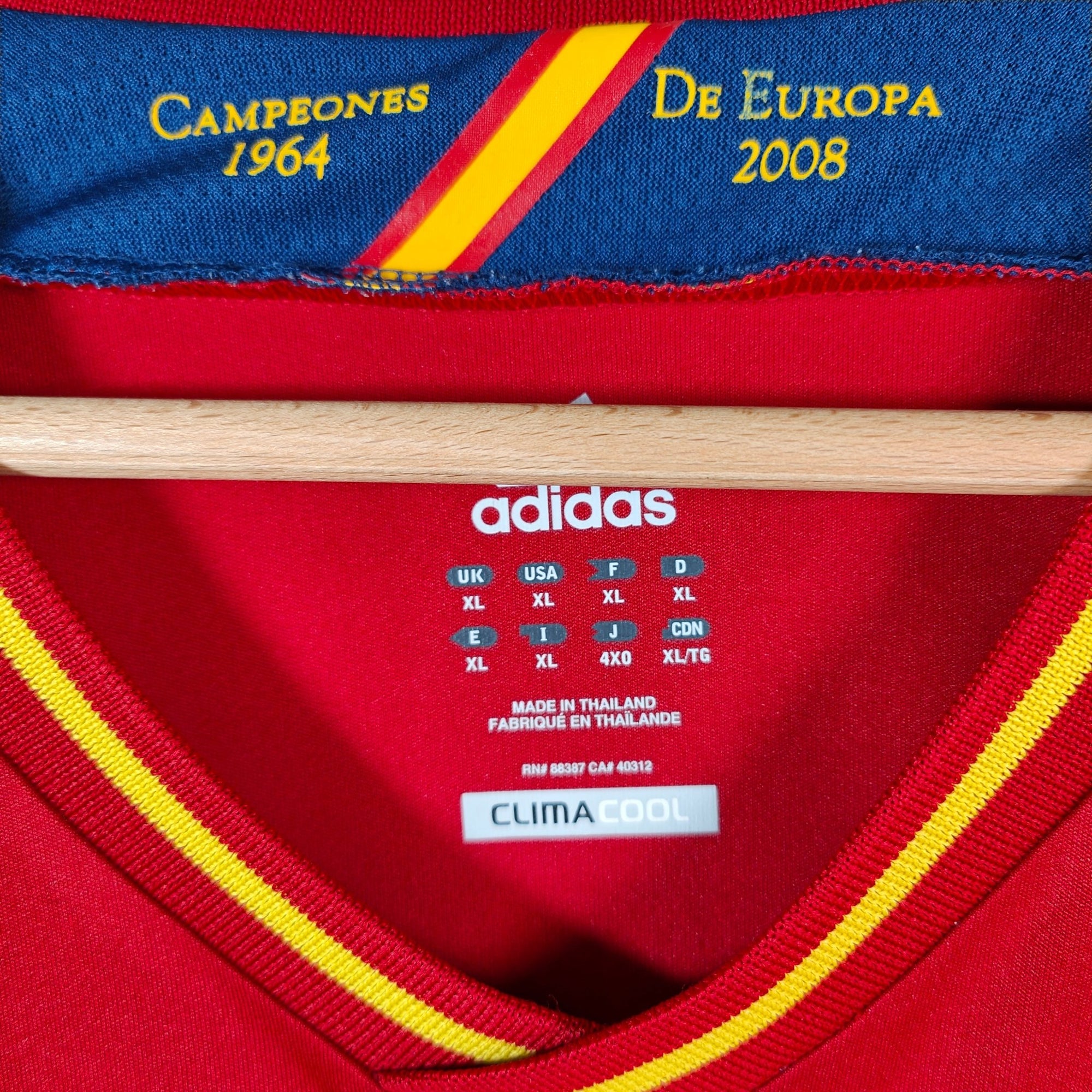 2011 - 12 Spain Home Shirt Iniesta 6 - 9/10 - (XL) - Eternal Pitch