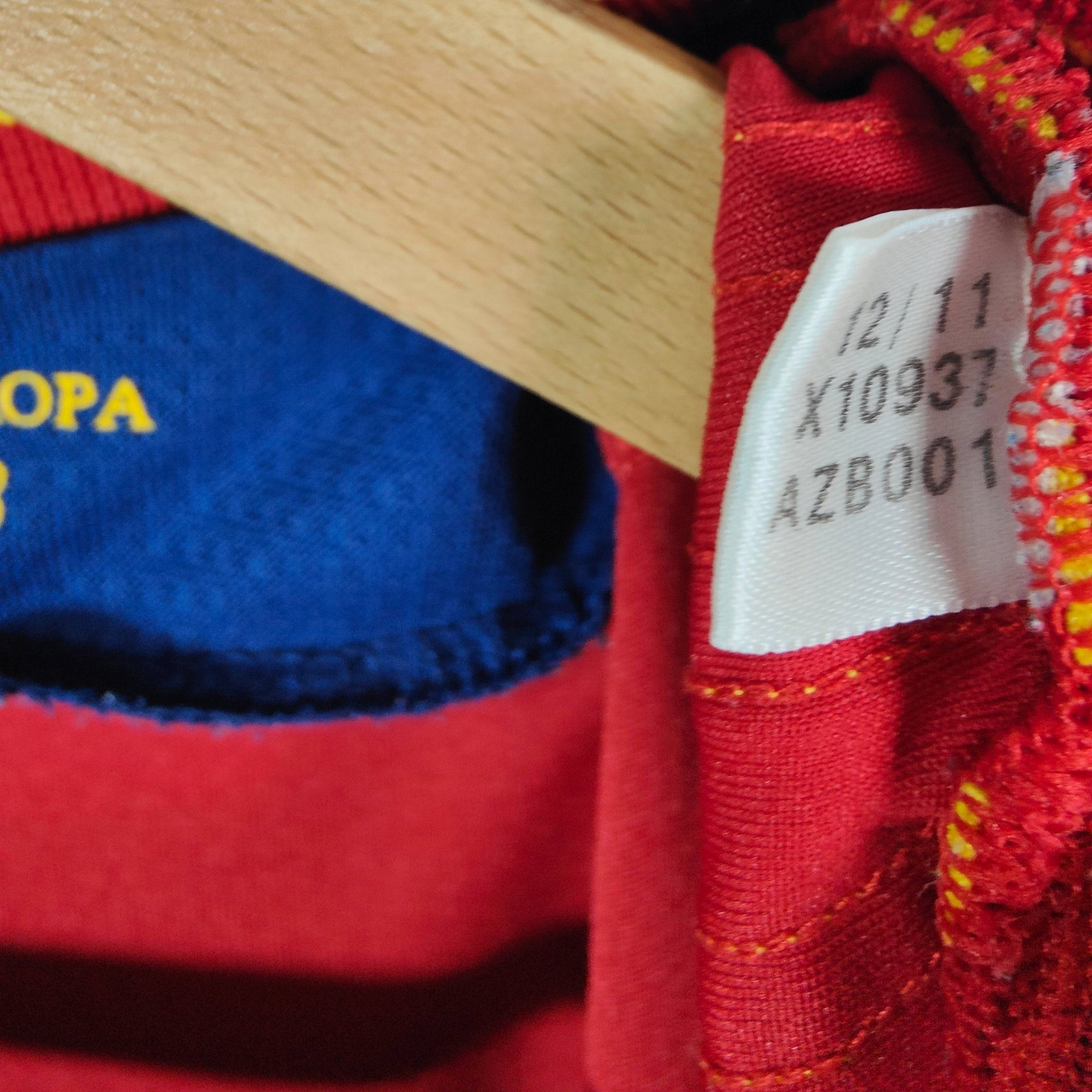 2011 - 12 Spain Home Shirt Iniesta 6 - 9/10 - (XL) - Eternal Pitch