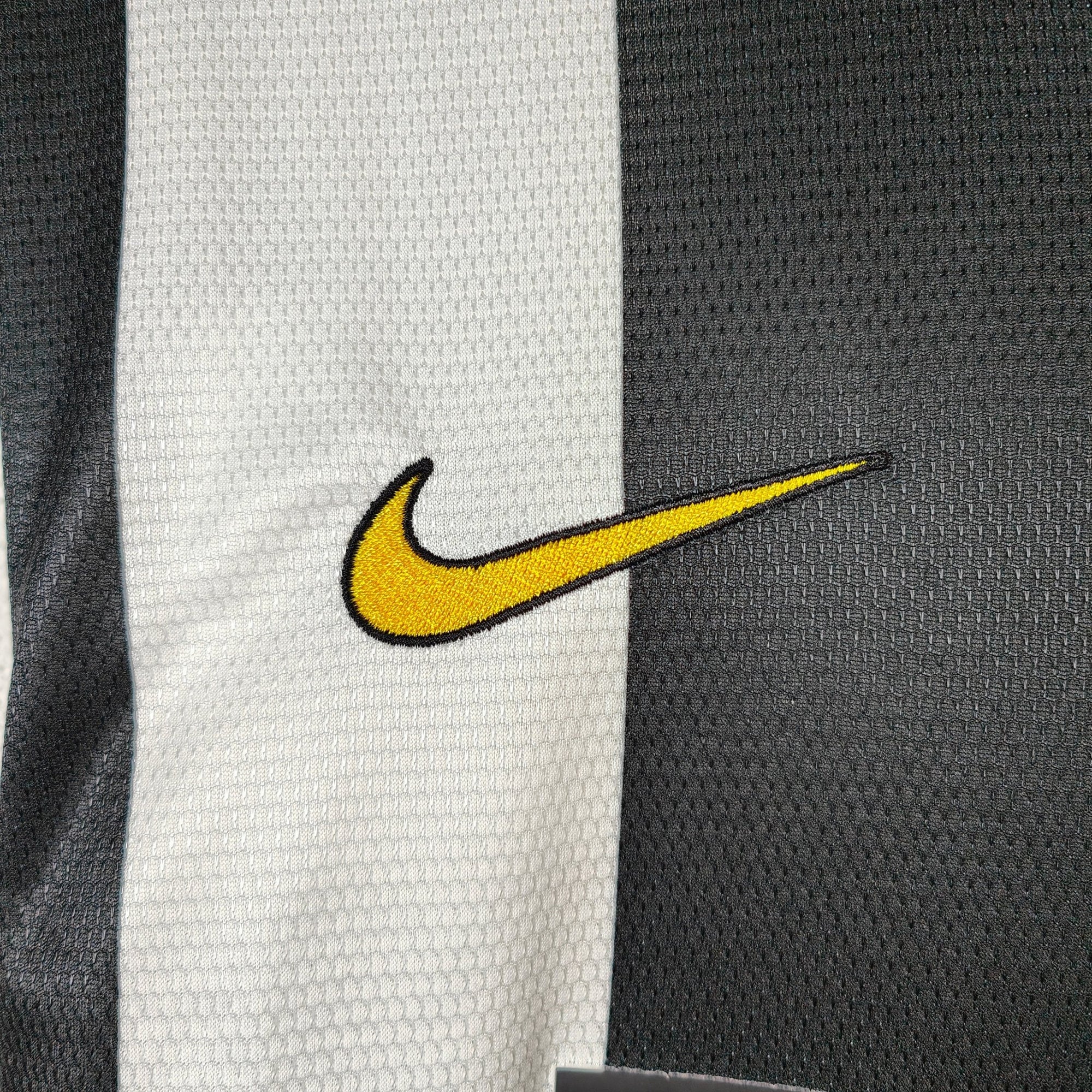 2012 - 13 Juventus Home Shirt Vidal 23 (M) - Eternal Pitch