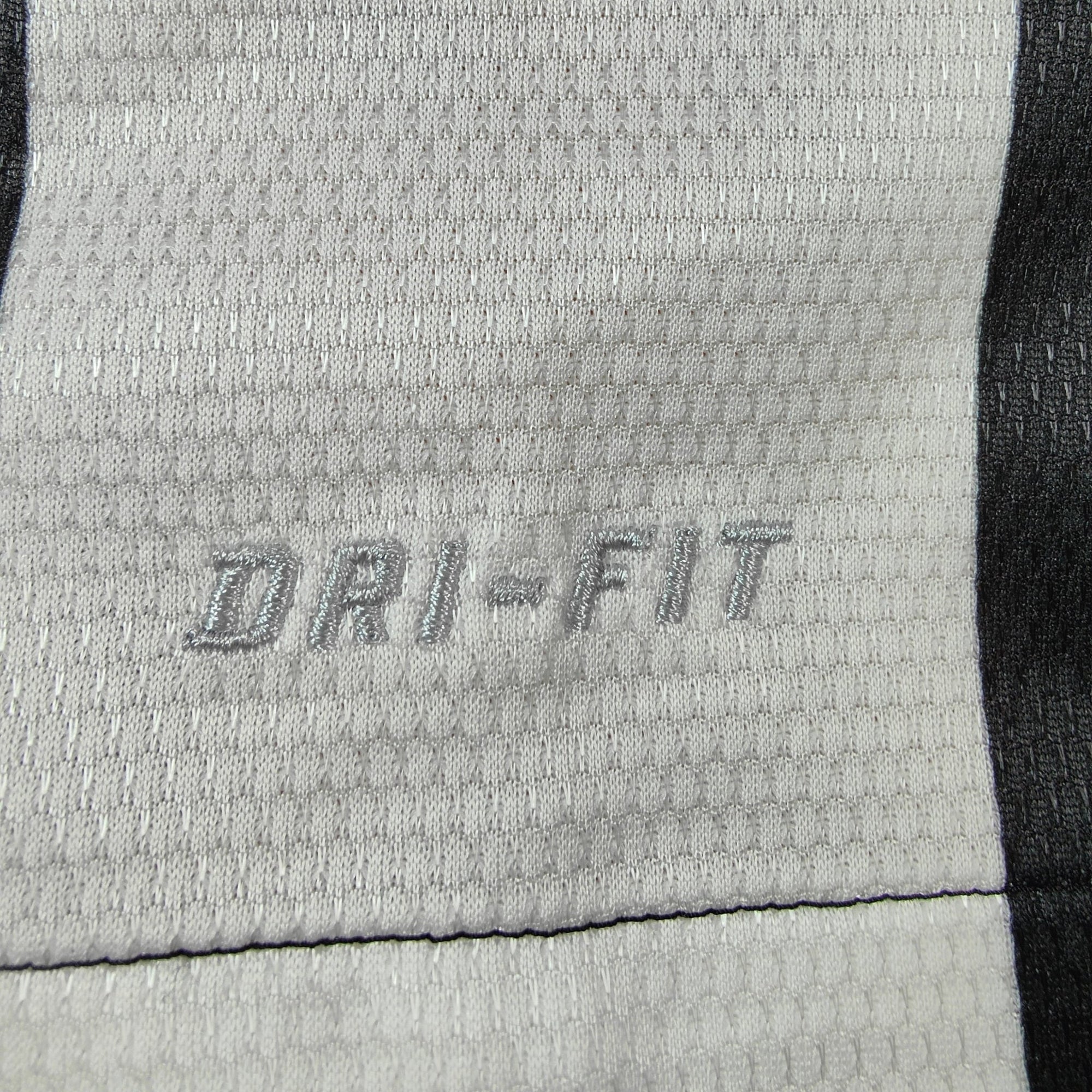 2012 - 13 Juventus Home Shirt Vidal 23 (M) - Eternal Pitch