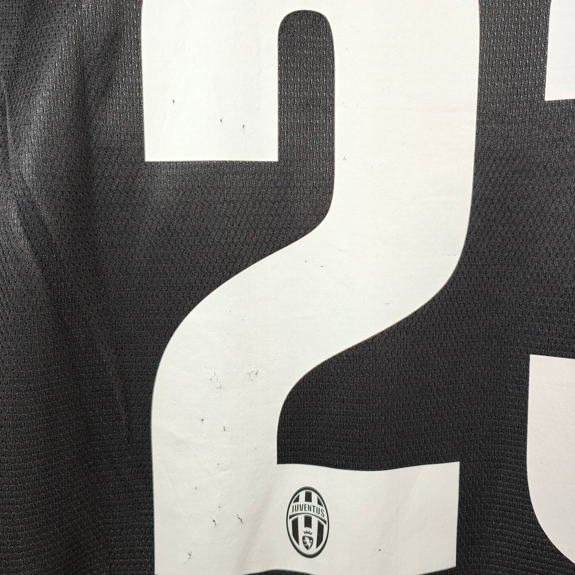 2012 - 13 Juventus Home Shirt Vidal 23 (M) - Eternal Pitch