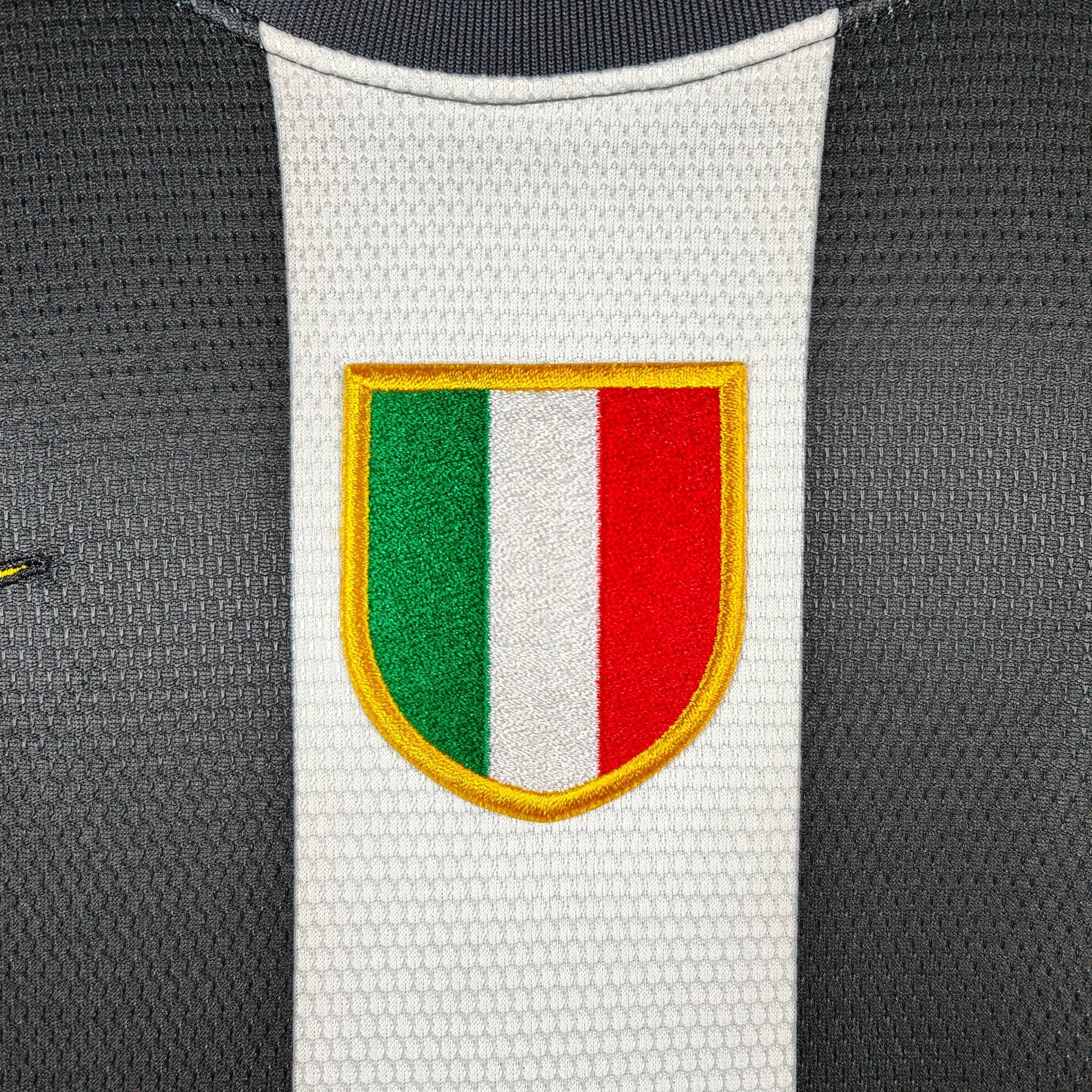 2012 - 13 Juventus Home Shirt Vidal 23 (M) - Eternal Pitch