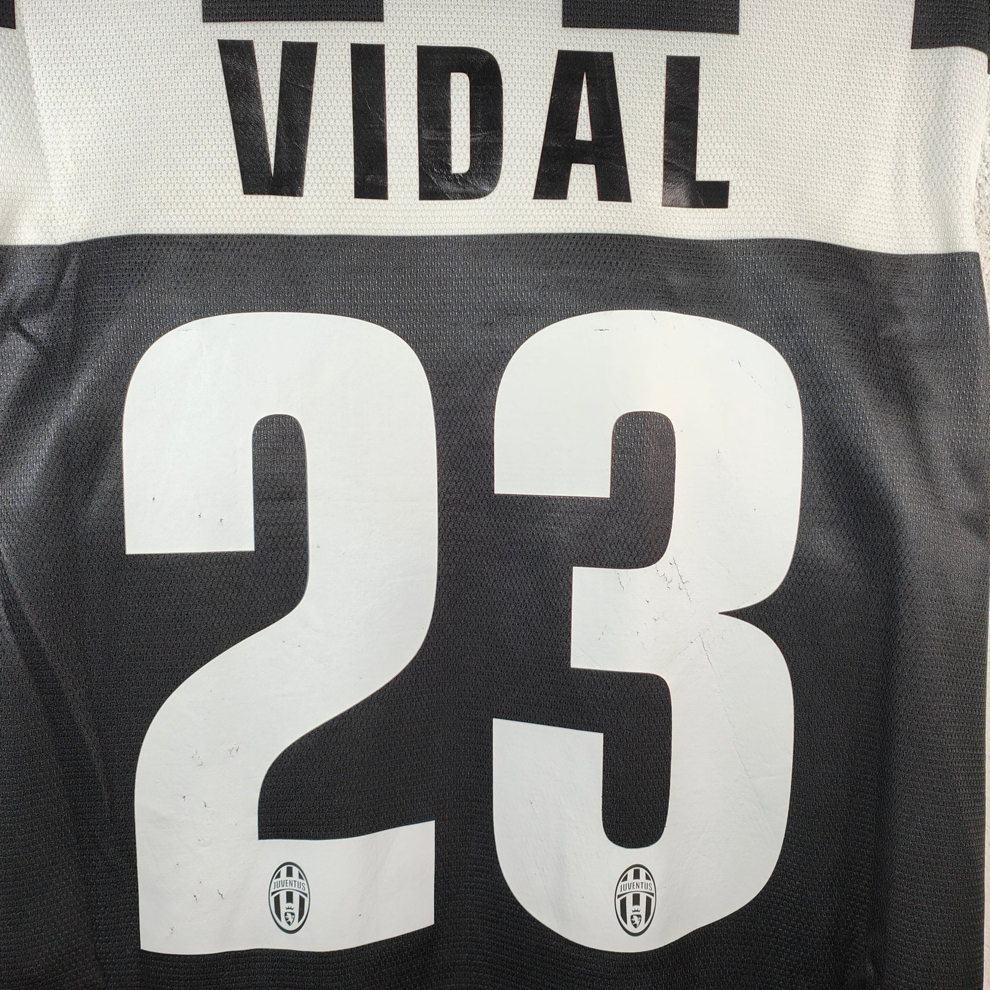 2012 - 13 Juventus Home Shirt Vidal 23 (M) - Eternal Pitch