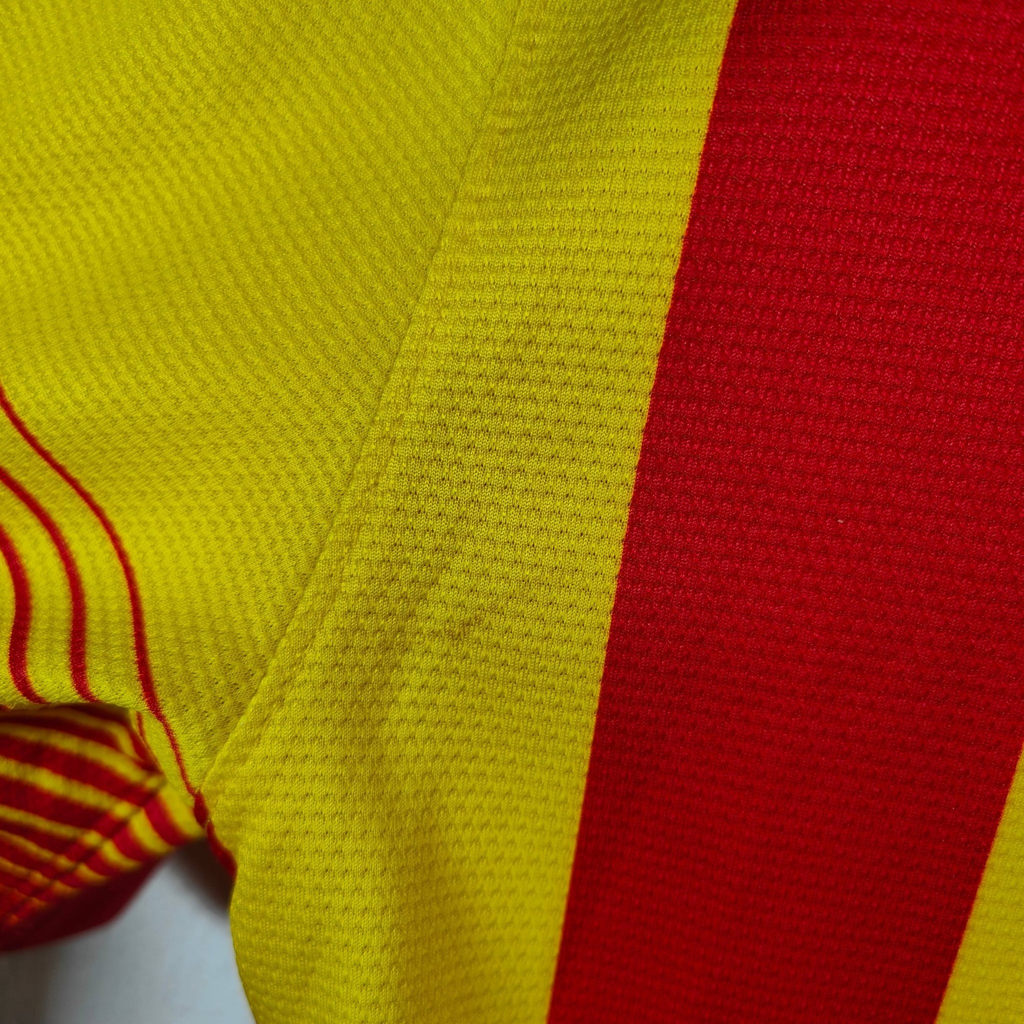 2013 - 14 FC Barcelona Away Shirt Iniesta 8 - 8.5/10 - (S) - Eternal Pitch