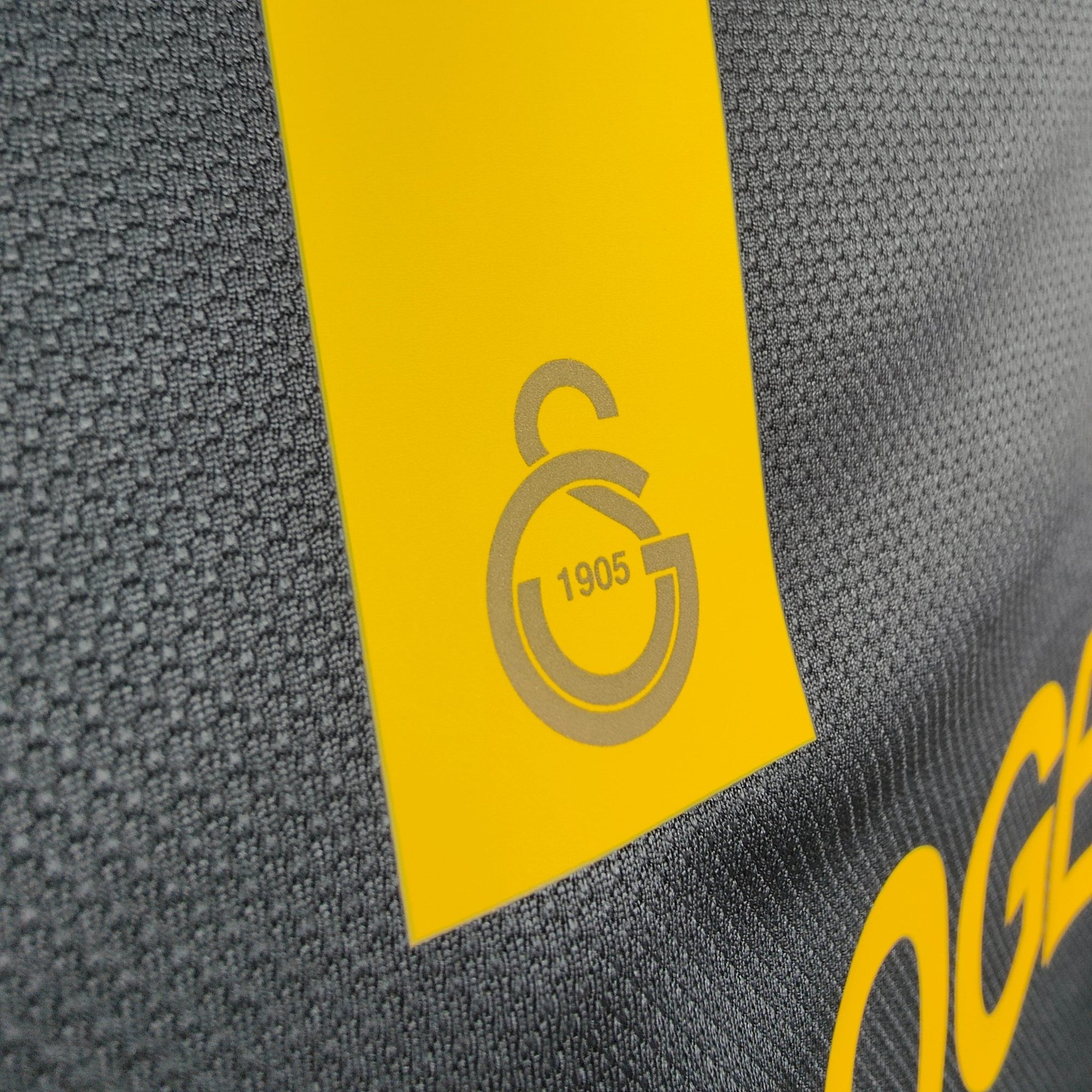 2013 - 14 Galatasaray Away Shirt Drogba 11 - 9.5/10 - (S) - Eternal Pitch