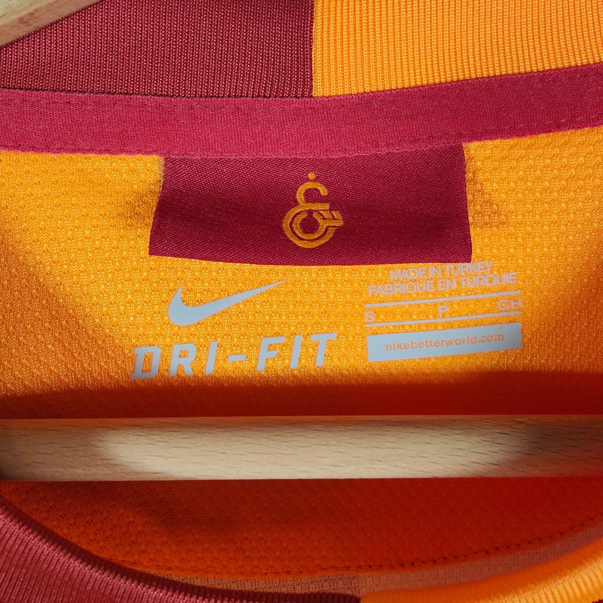 2013 - 14 Galatasaray Home Shirt Sneijder 10 - 9.5/10 - (S) - Eternal Pitch