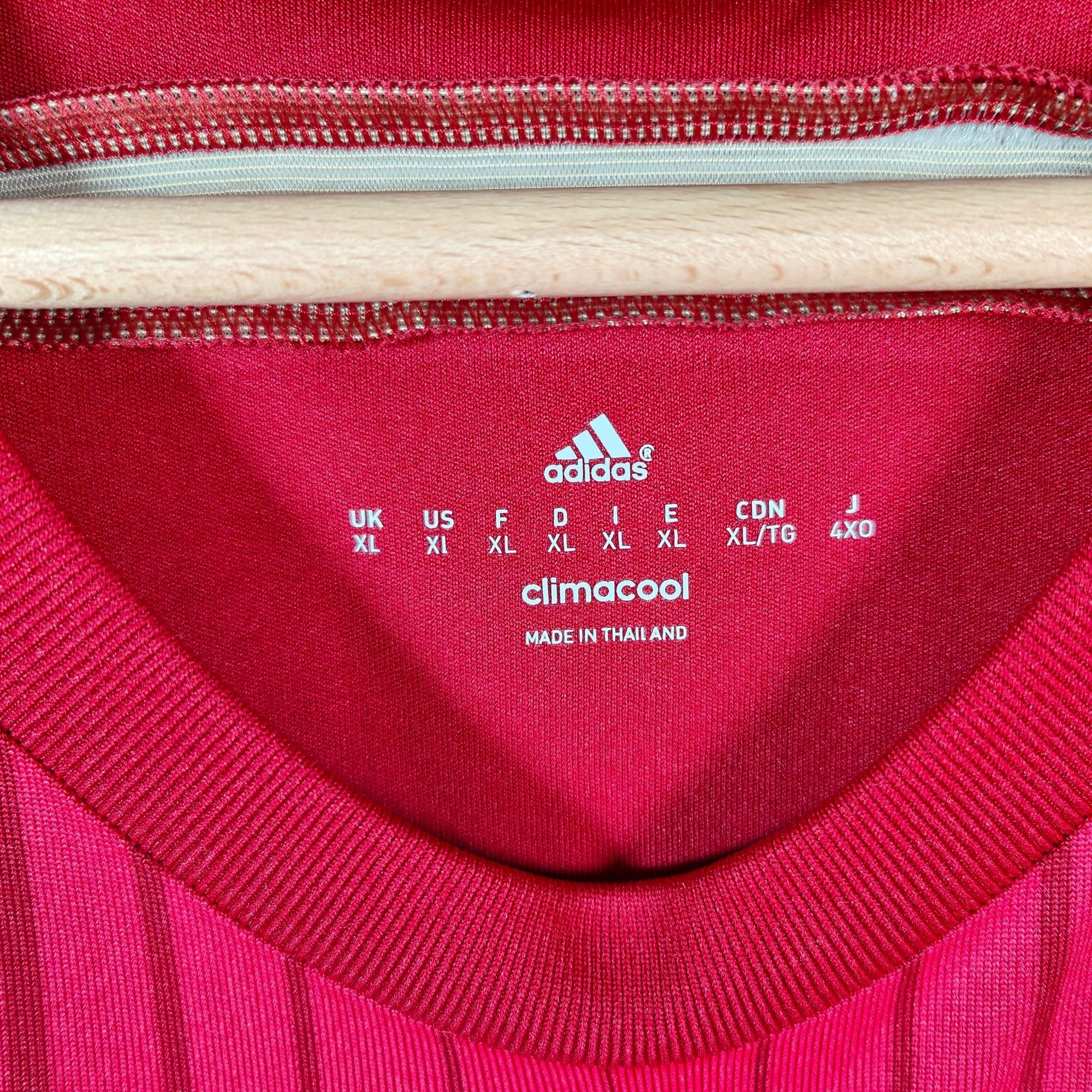 2013 - 15 Spain Home Shirt Iniesta 6 - 8/10 - (XL) - Eternal Pitch