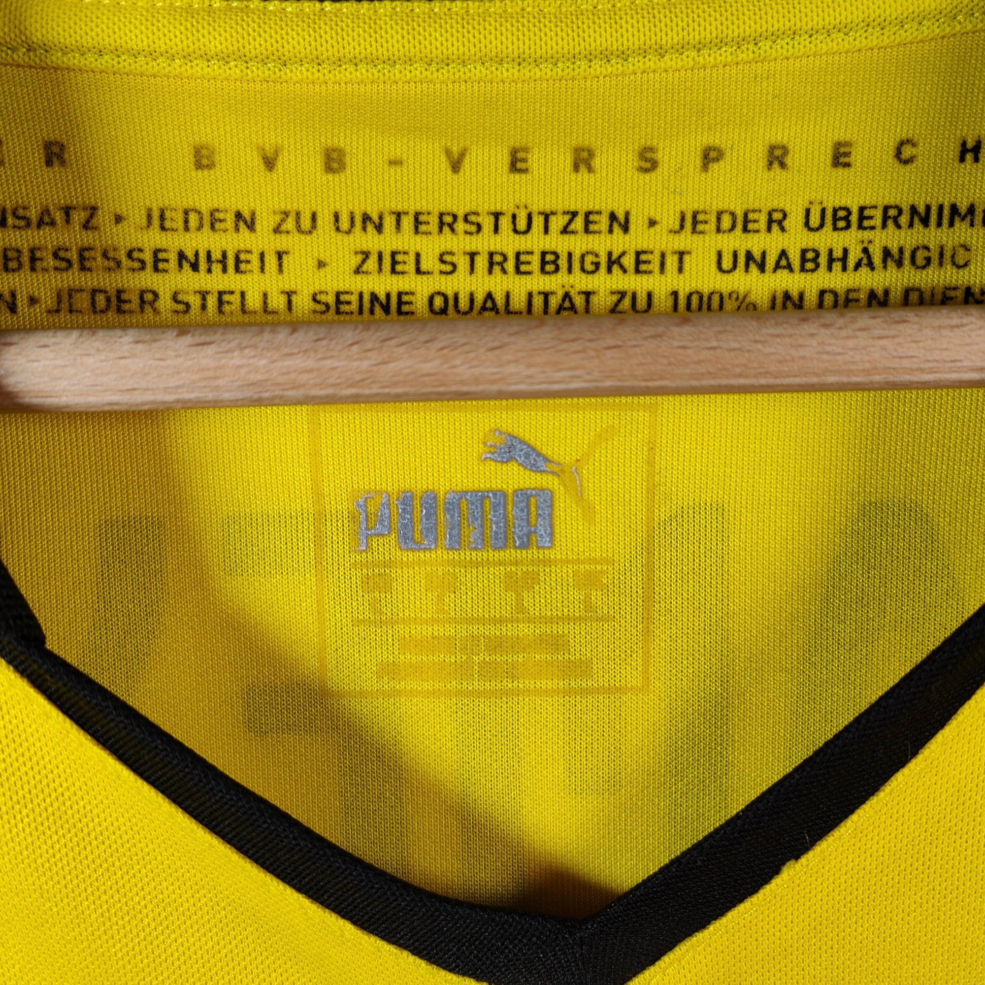 2015 - 16 Dortmund Home Shirt Aubameyang 17 (L) - Eternal Pitch