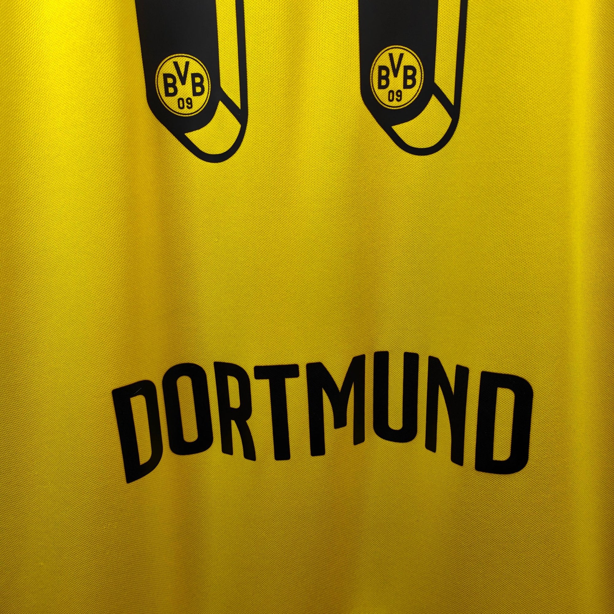 2015 - 16 Dortmund Home Shirt Aubameyang 17 (L) - Eternal Pitch