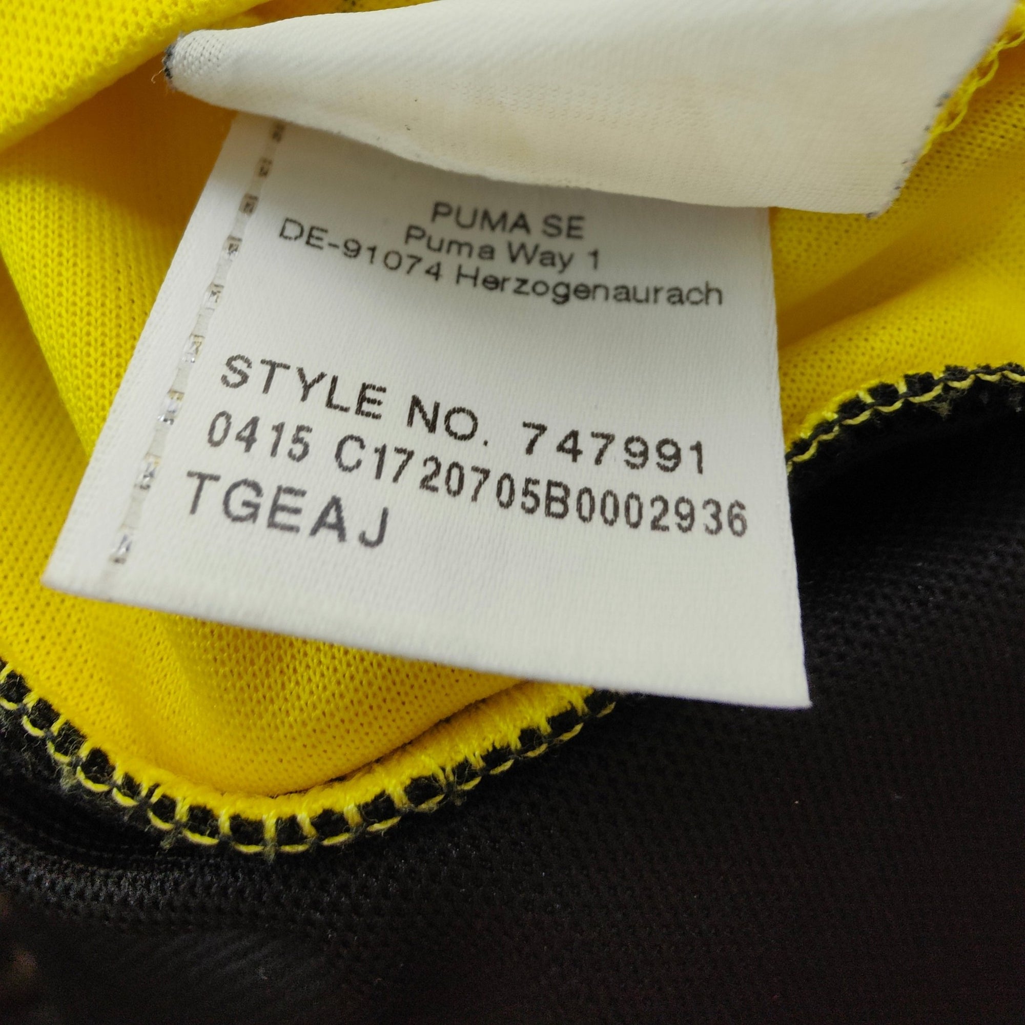 2015 - 16 Dortmund Home Shirt Aubameyang 17 (L) - Eternal Pitch