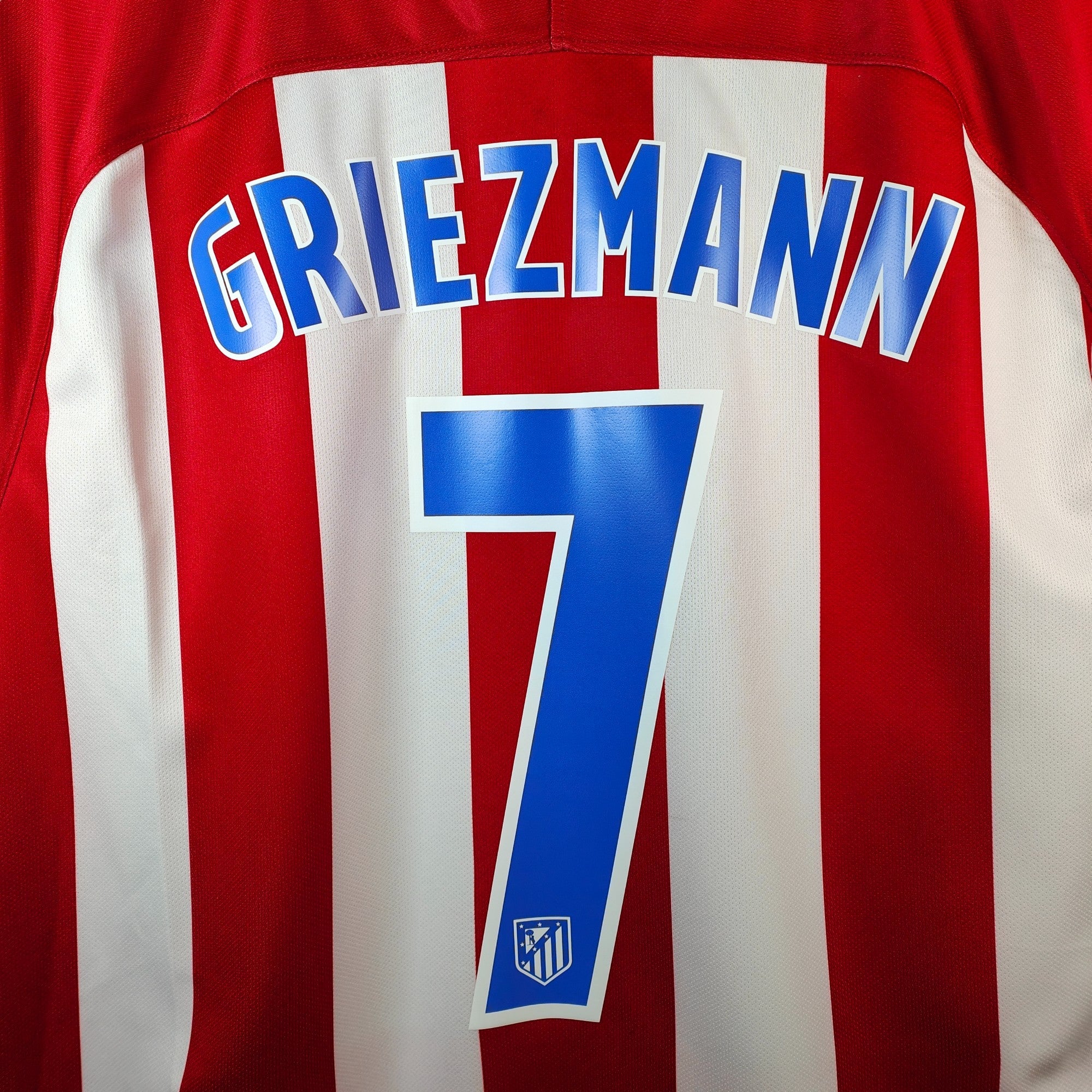 2016 - 17 Atletico Madrid Home Shirt Griezmann 7 (L) - Eternal Pitch