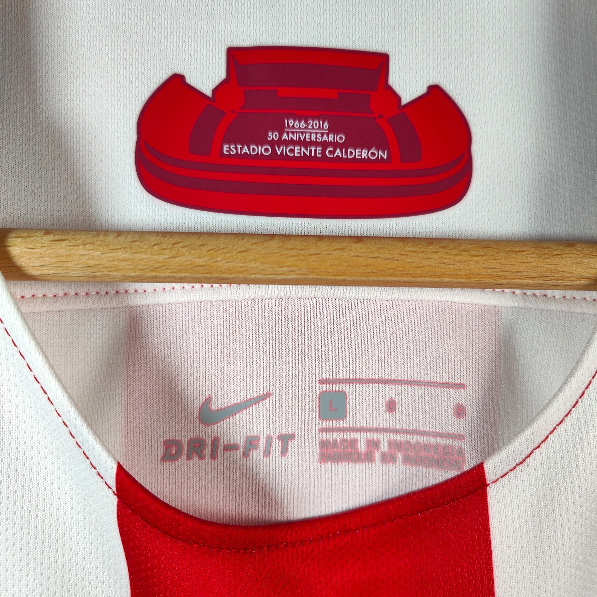 2016 - 17 Atletico Madrid Home Shirt Griezmann 7 (L) - Eternal Pitch