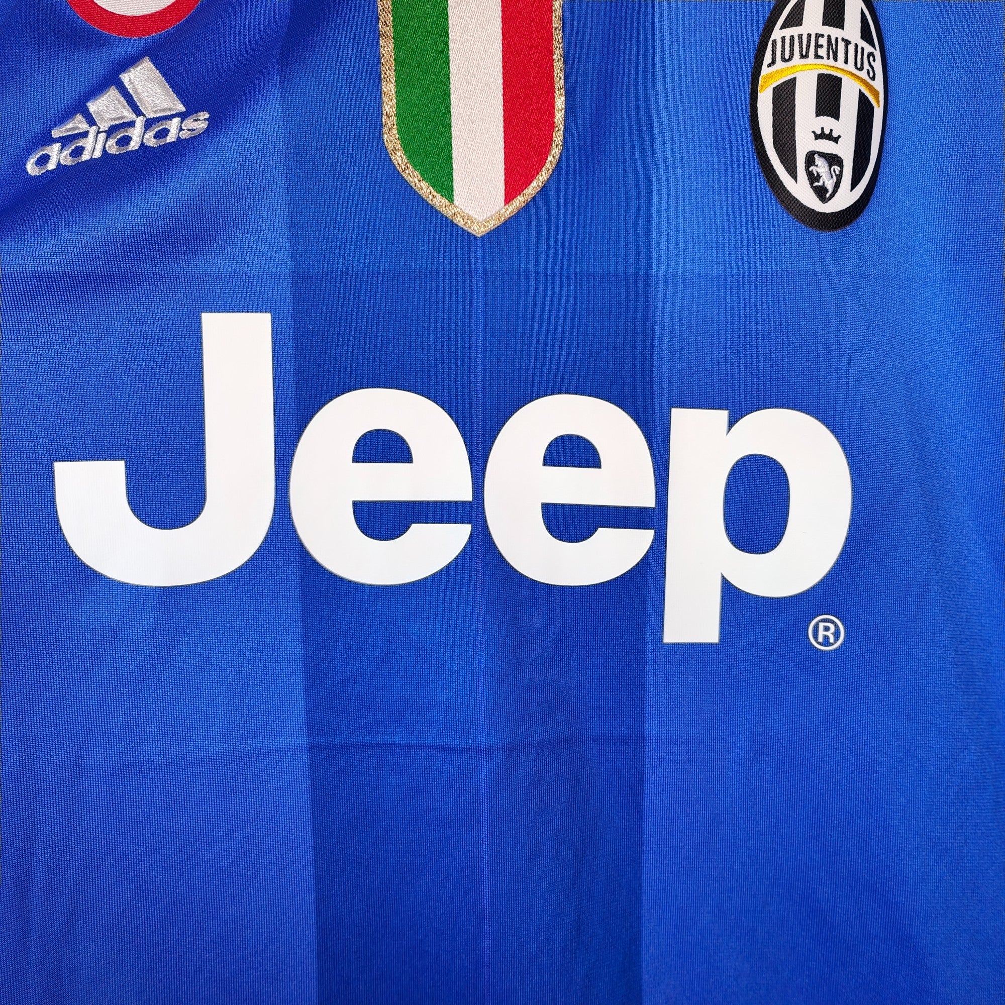 2016 - 17 Juventus Away Shirt Bonucci 19 (M) - Eternal Pitch