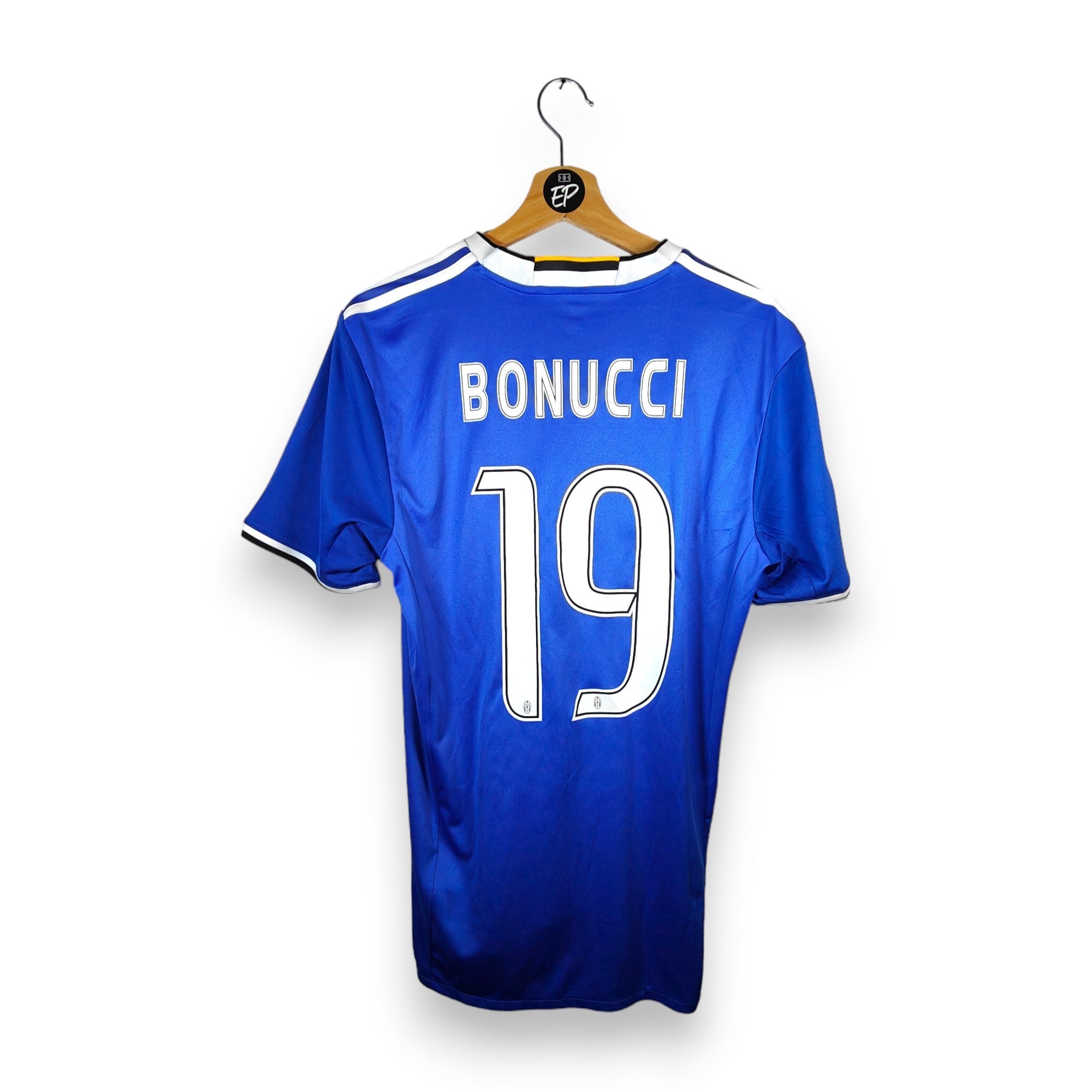 2016 - 17 Juventus Away Shirt Bonucci 19 (M) - Eternal Pitch