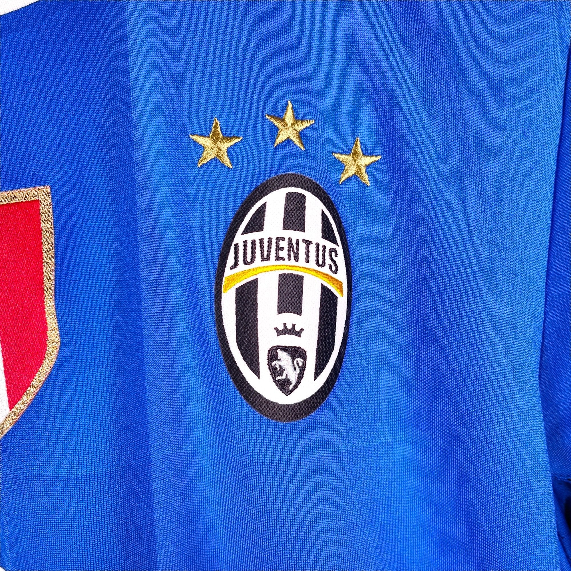 2016 - 17 Juventus Away Shirt Bonucci 19 (M) - Eternal Pitch