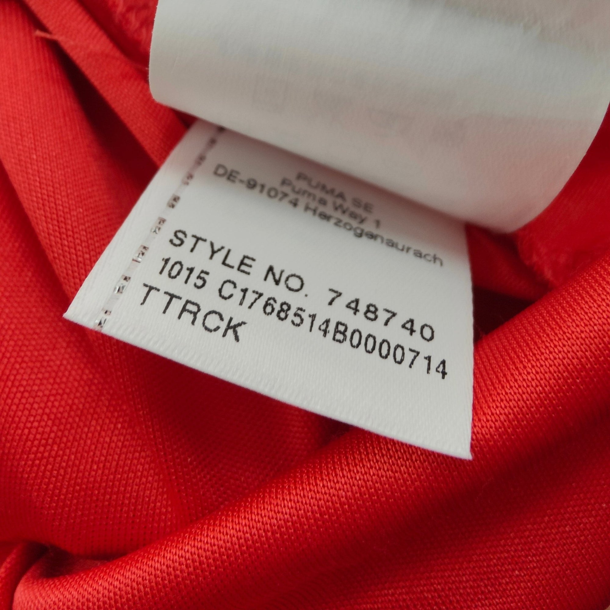 2016 - 17 Switzerland Home Shirt Behrami 11 (L) - Eternal Pitch