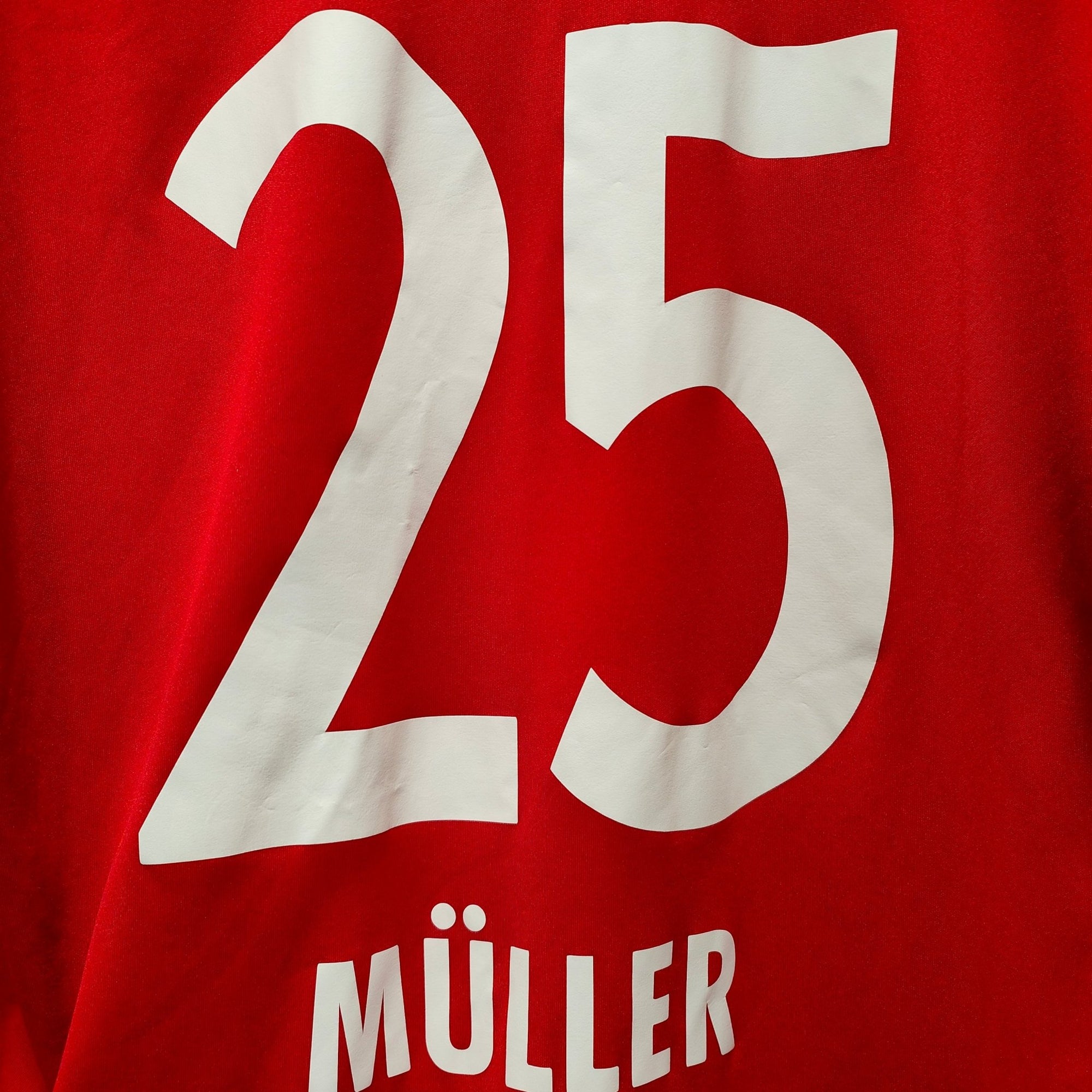2017 - 18 Bayern Munich Home Shirt Muller 25 (M) - Eternal Pitch