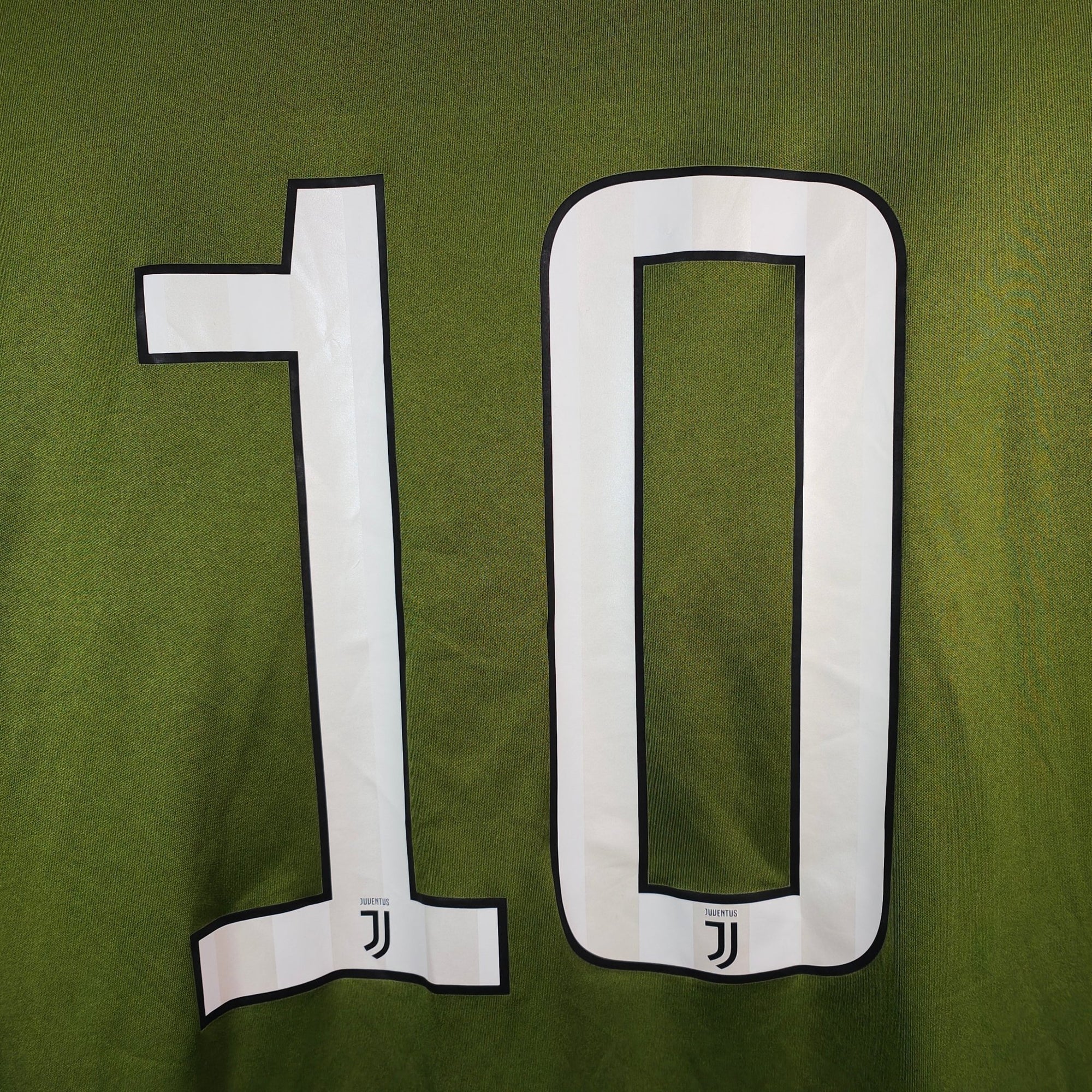 2017 - 18 Juventus Third Shirt 10 - 9.5/10 - (L) - Eternal Pitch