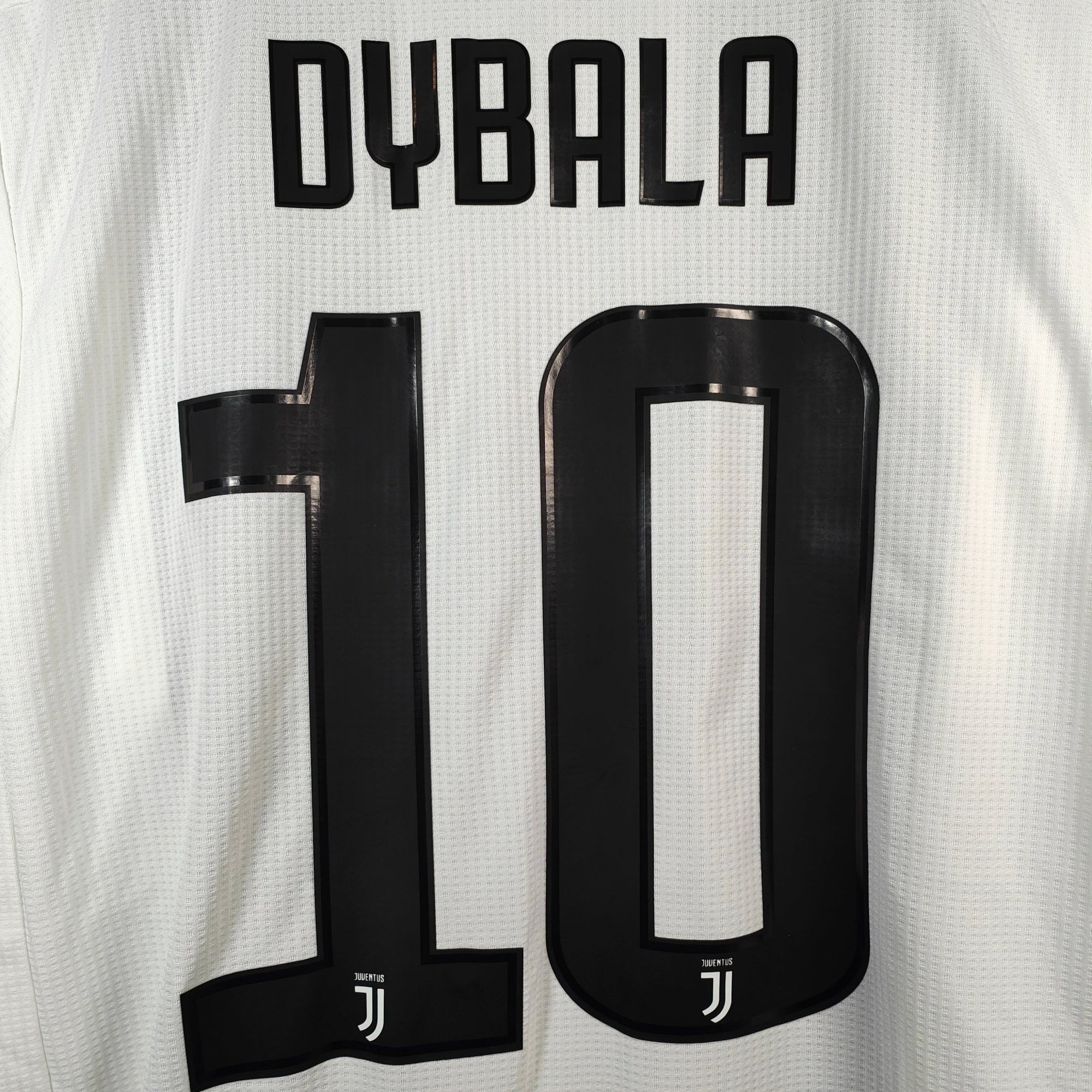 2018 - 19 Juventus Player Version Home Shirt Dybala 10 - 9.5/10 - (M) - Eternal Pitch