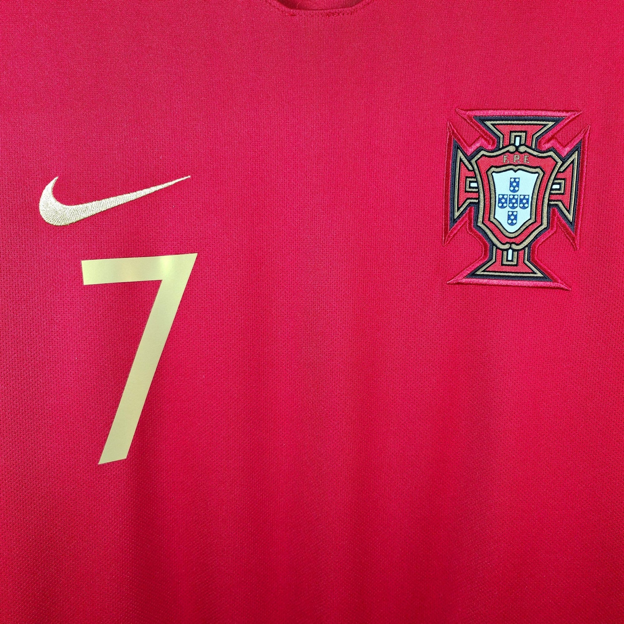 2018 - 19 Portugal Home Shirt Ronaldo 7 (L) - Eternal Pitch